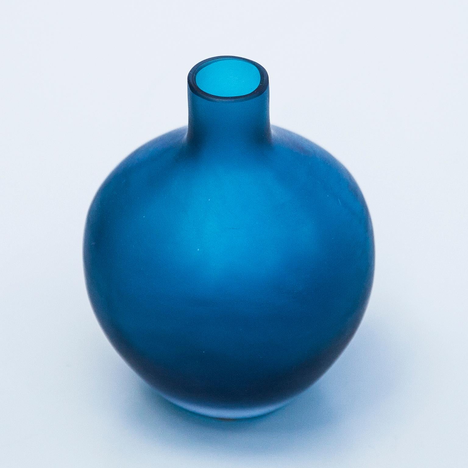 italien Flacon en verre de Murano bleu de Venini, 1968 en vente