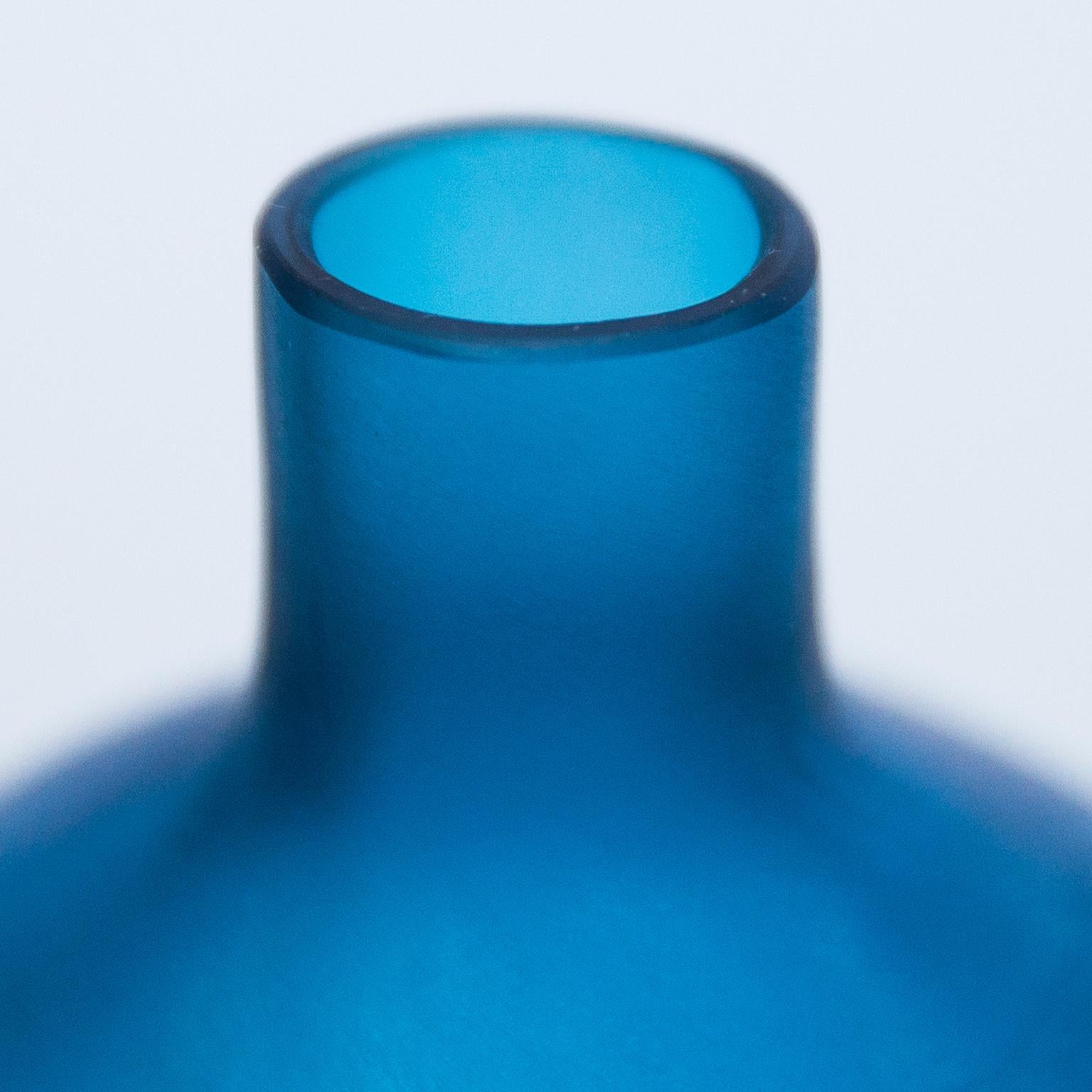Milieu du XXe siècle Flacon en verre de Murano bleu de Venini, 1968 en vente