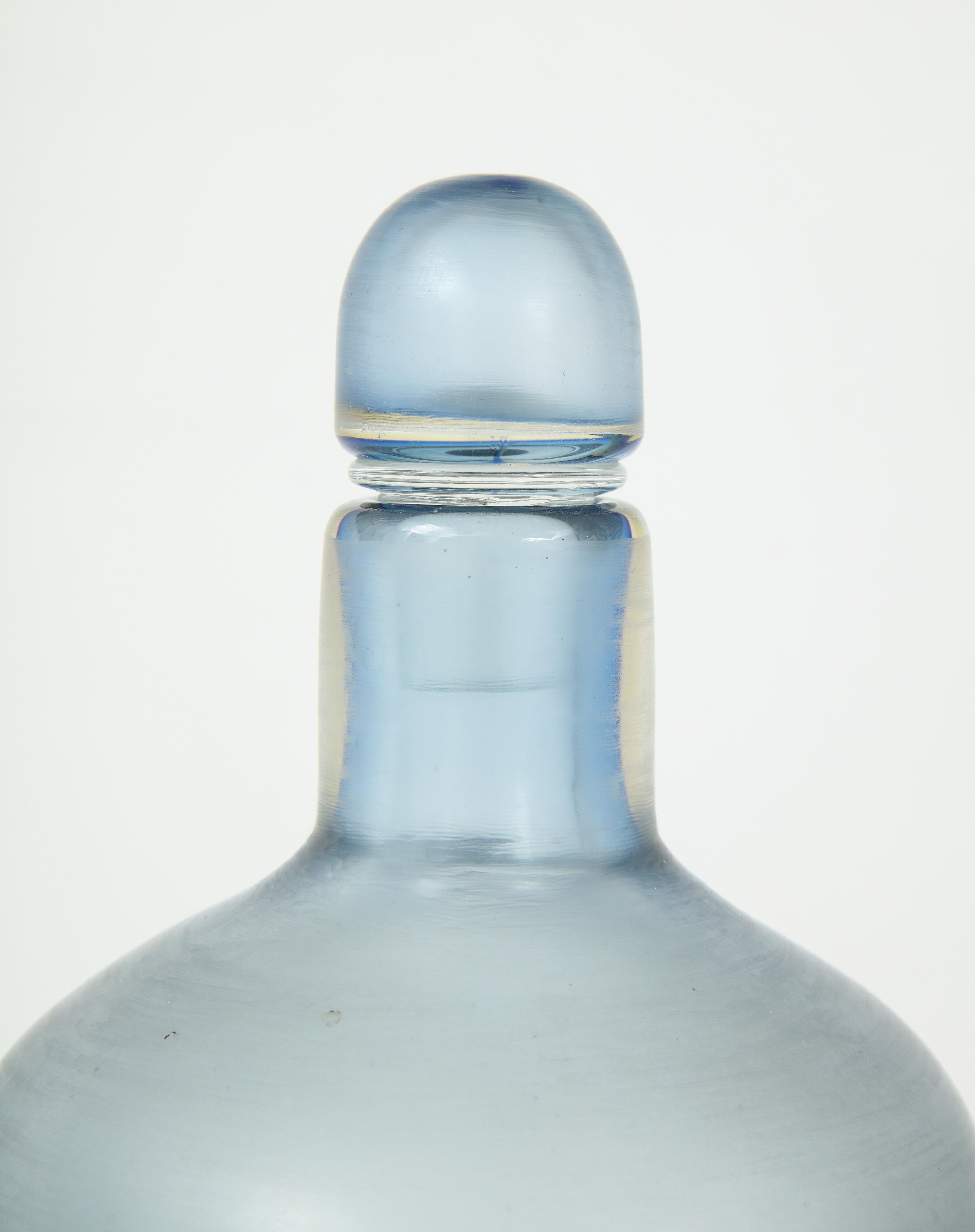 Venini-Glasflasche mit Stopfen aus Verbundglas mit feiner Rillengravur:: auf dem Boden eingraviert 