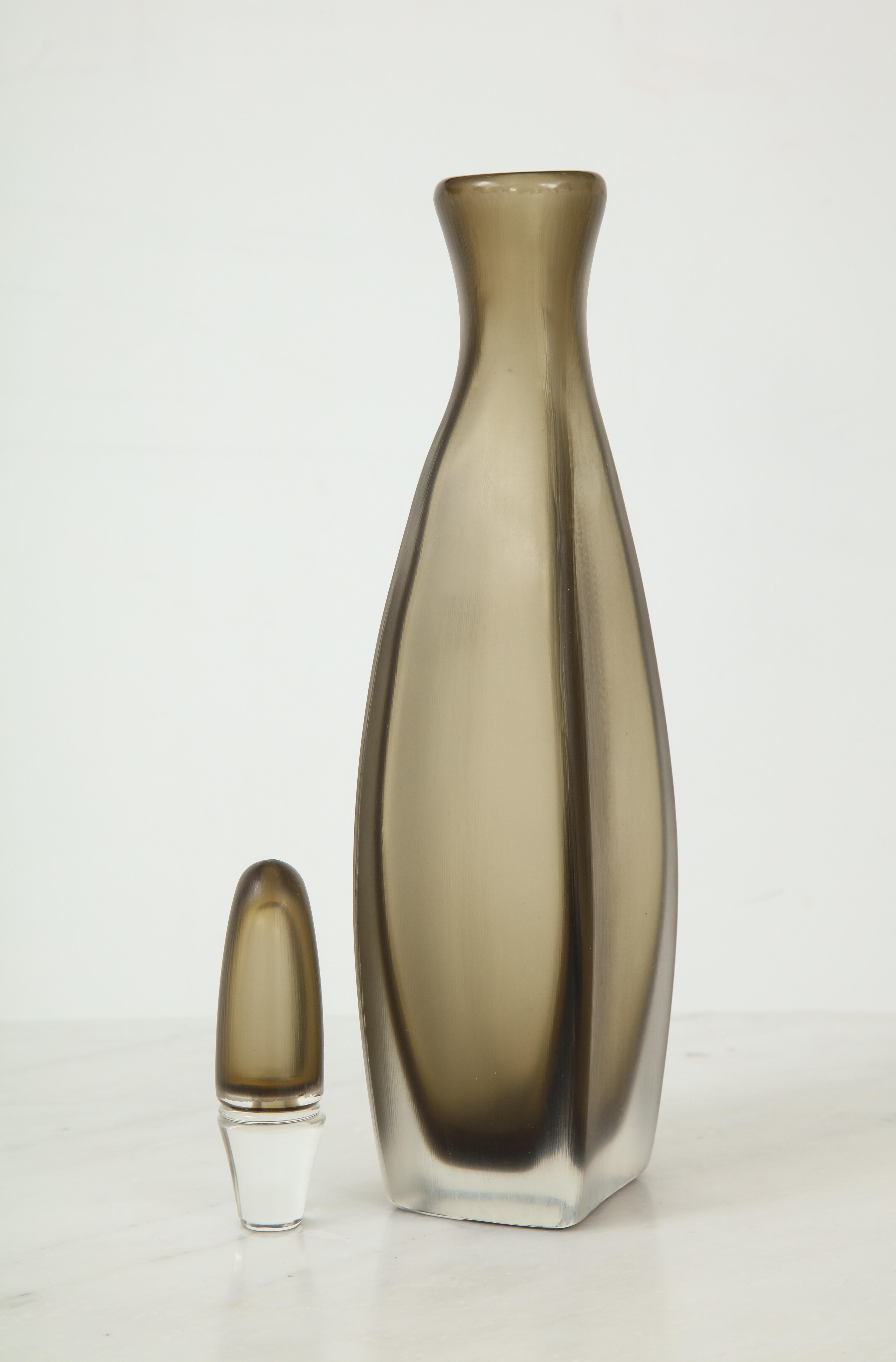 Venini Bottle with Stopper In Excellent Condition For Sale In New York, NY