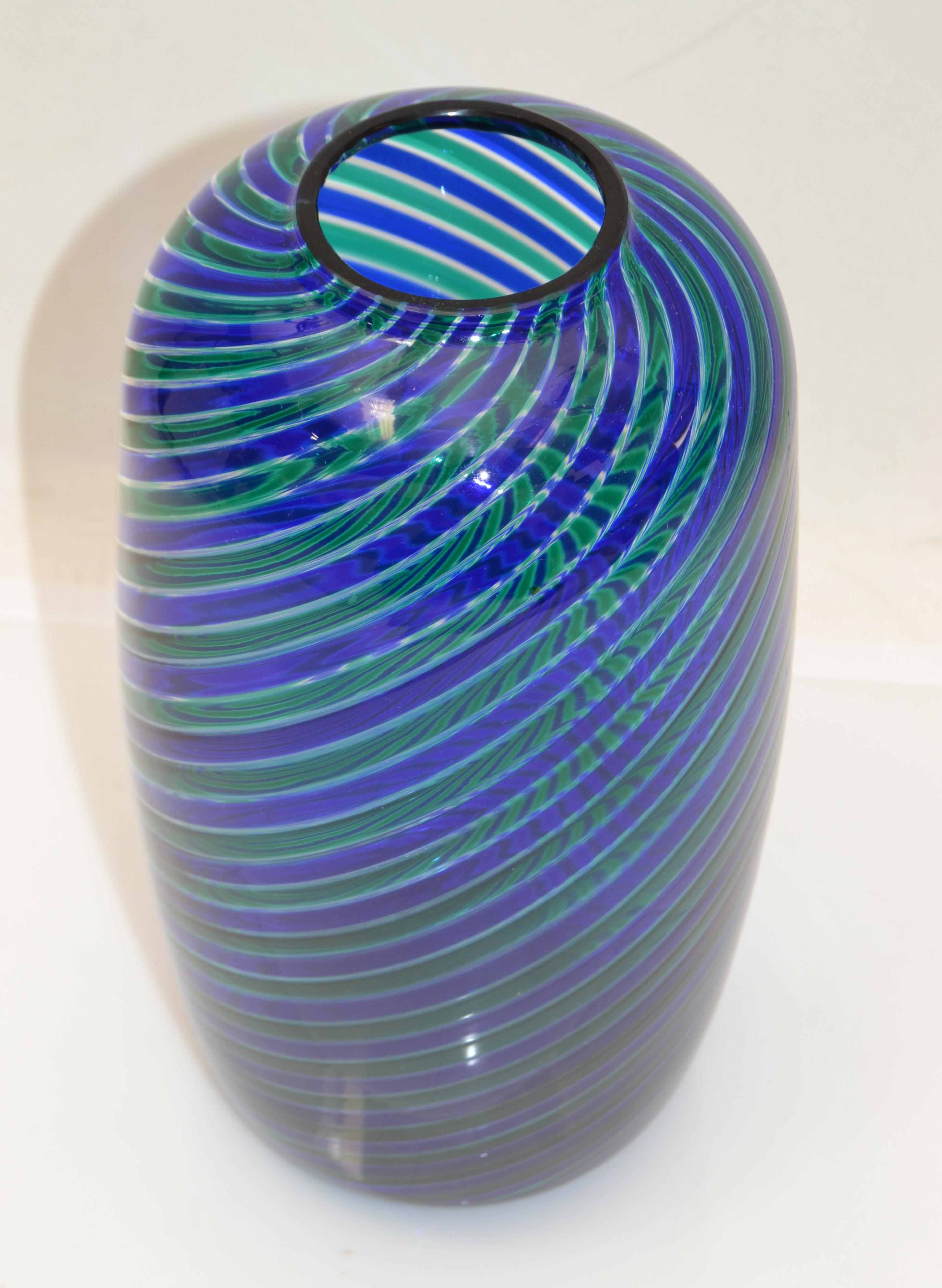 Fine XX secolo Venini Bulgarov 1970 Vaso in vetro soffiato di Murano a righe blu e verdi, Italia in vendita