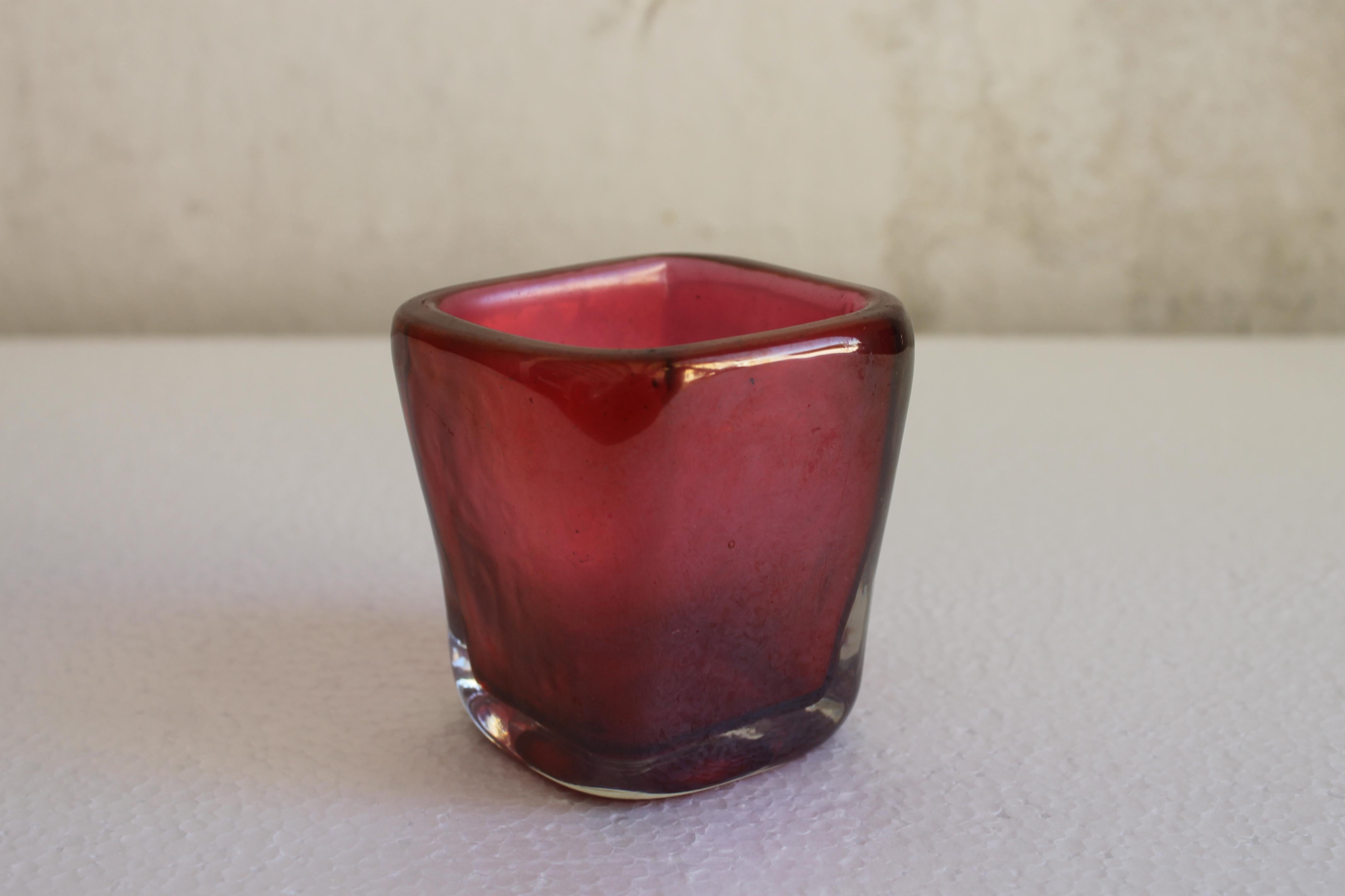 Venini by Carlo Scarpa Red Iridescent Sommerso Glass Vase, Murano Italy 1930's In Good Condition In Sacile, PN
