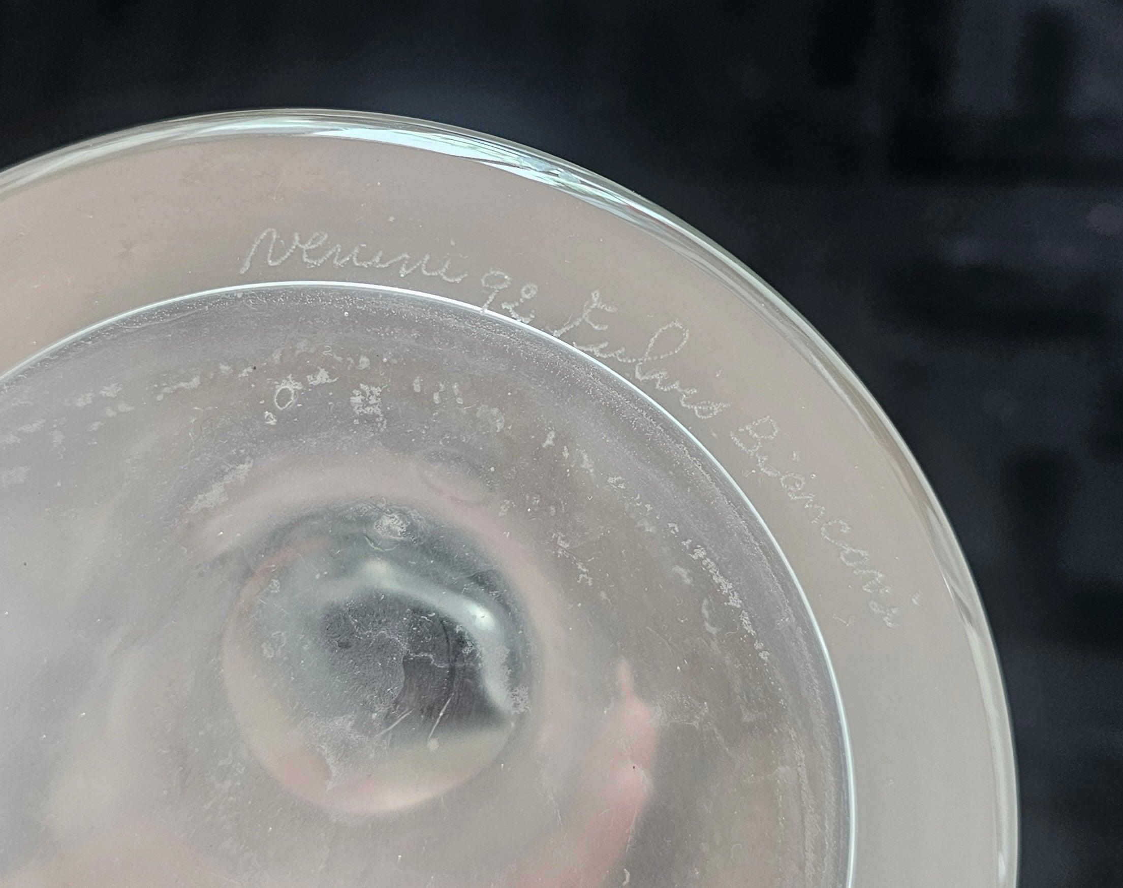 Vaso in vetro artistico con torso di donna di Fulvio Bianconi per Venini.

Si tratta di un rarissimo vaso alto in vetro artistico creato a Murano presso la vetreria Venini da Fulvio Bianconi. Il vaso in vetro artistico è stato realizzato in vetro