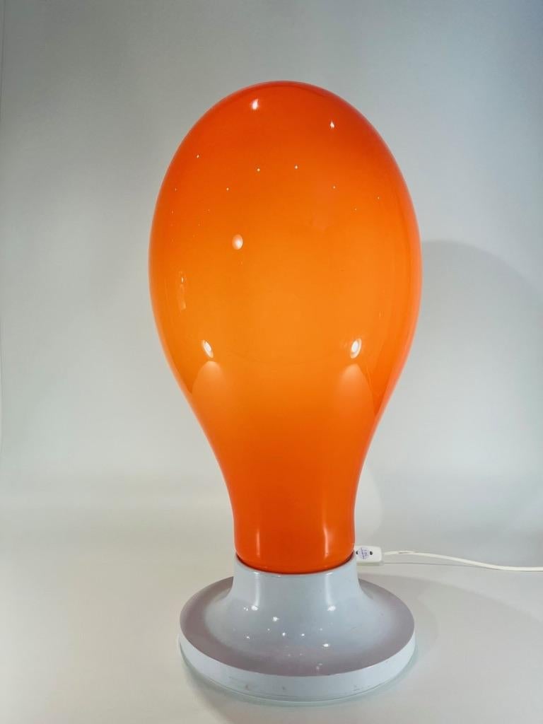 Style international Lampe de table Venini en verre de Murano orange, circa 1950 en vente