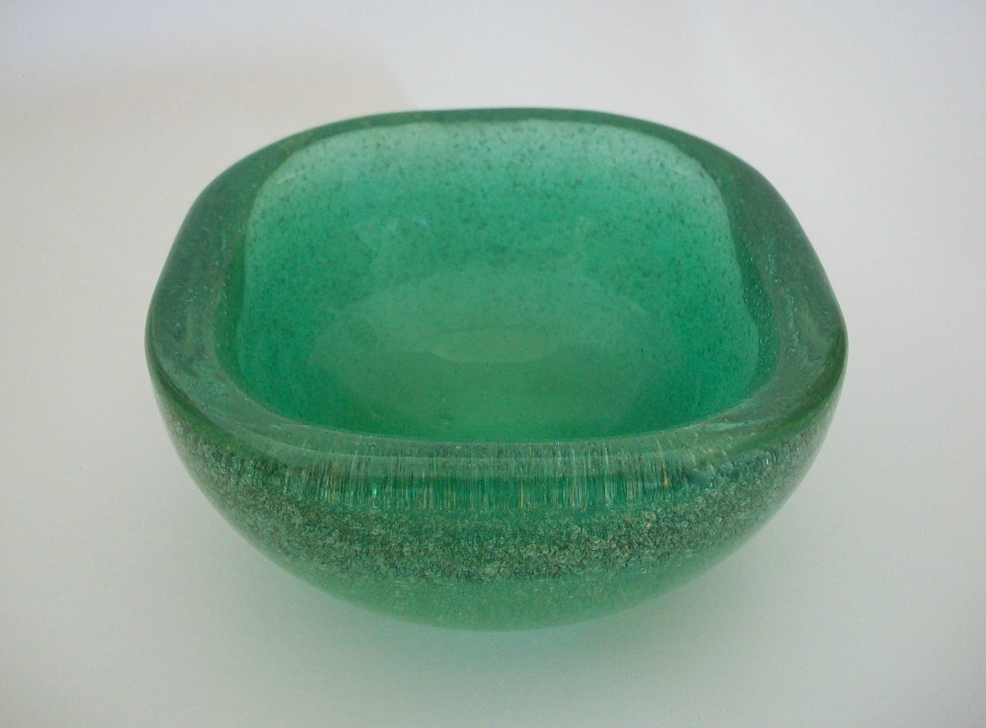 Italian VENINI - CARLO SCARPA - Sommerso Bollicine Green Glass Bowl, Italy, Circa 1940 For Sale