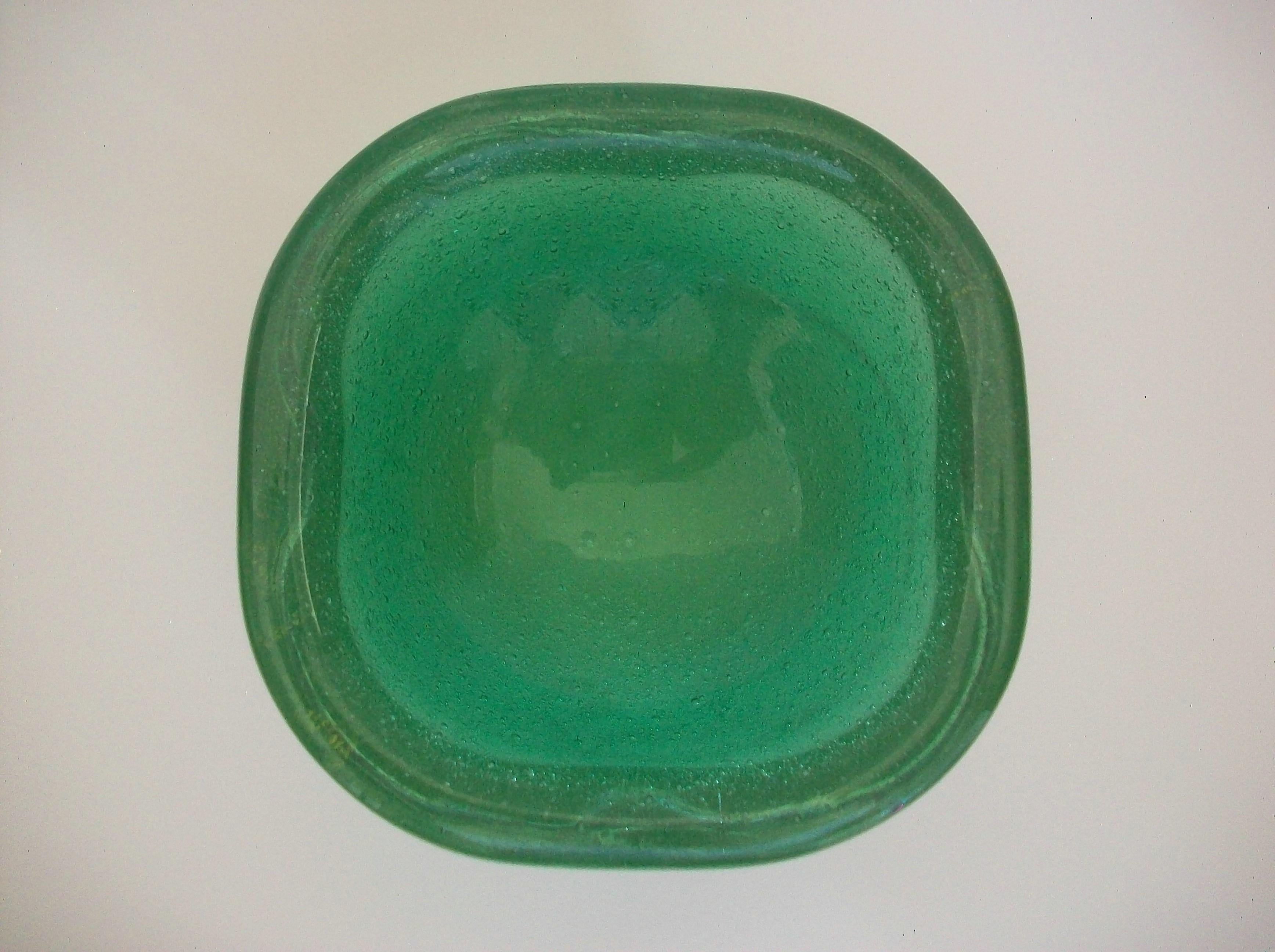 VENINI - CARLO SCARPA - Sommerso Bollicine Green Glass Bowl, Italy, Circa 1940 In Good Condition For Sale In Chatham, ON