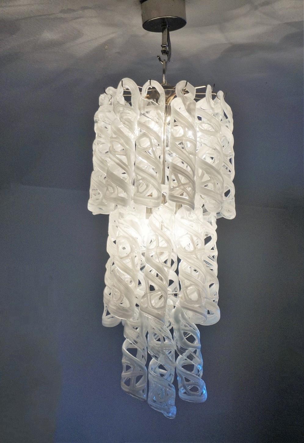 Doré Lustre à six lumières en verre de Murano soufflé à la main en cascade de Venini, Italie, années 1960 en vente