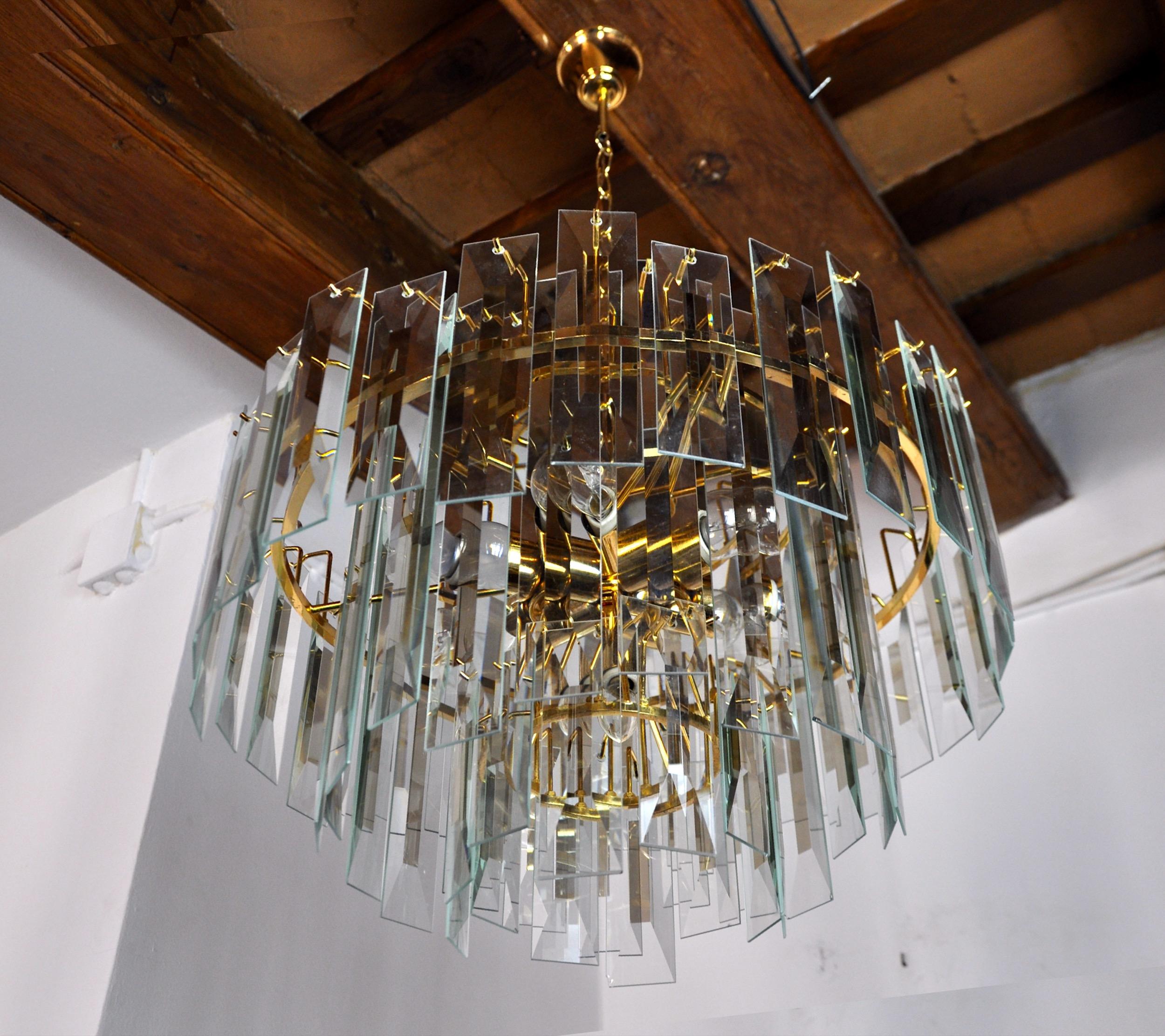 Venini Chandelier, Cascading Bevelled Glass, Italy, 1970 In Good Condition In BARCELONA, ES