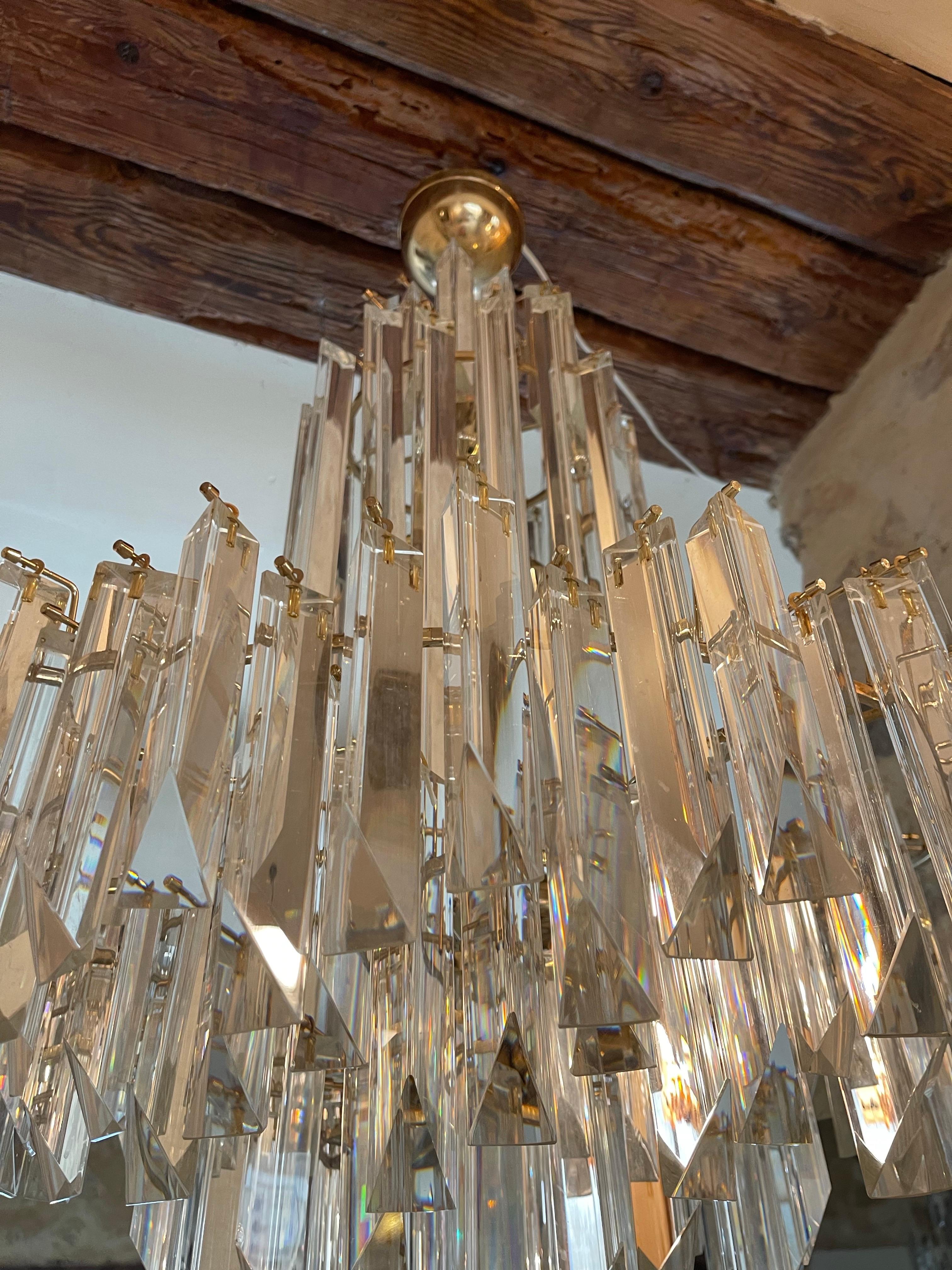 Exceptional venini chandelier with Extra large glass Murano with gilt gold structure. The Design and the quality of the glass make this piece the best of the italian Design.
This unique Venini chandelier in crystal murano are exceptional.

This
