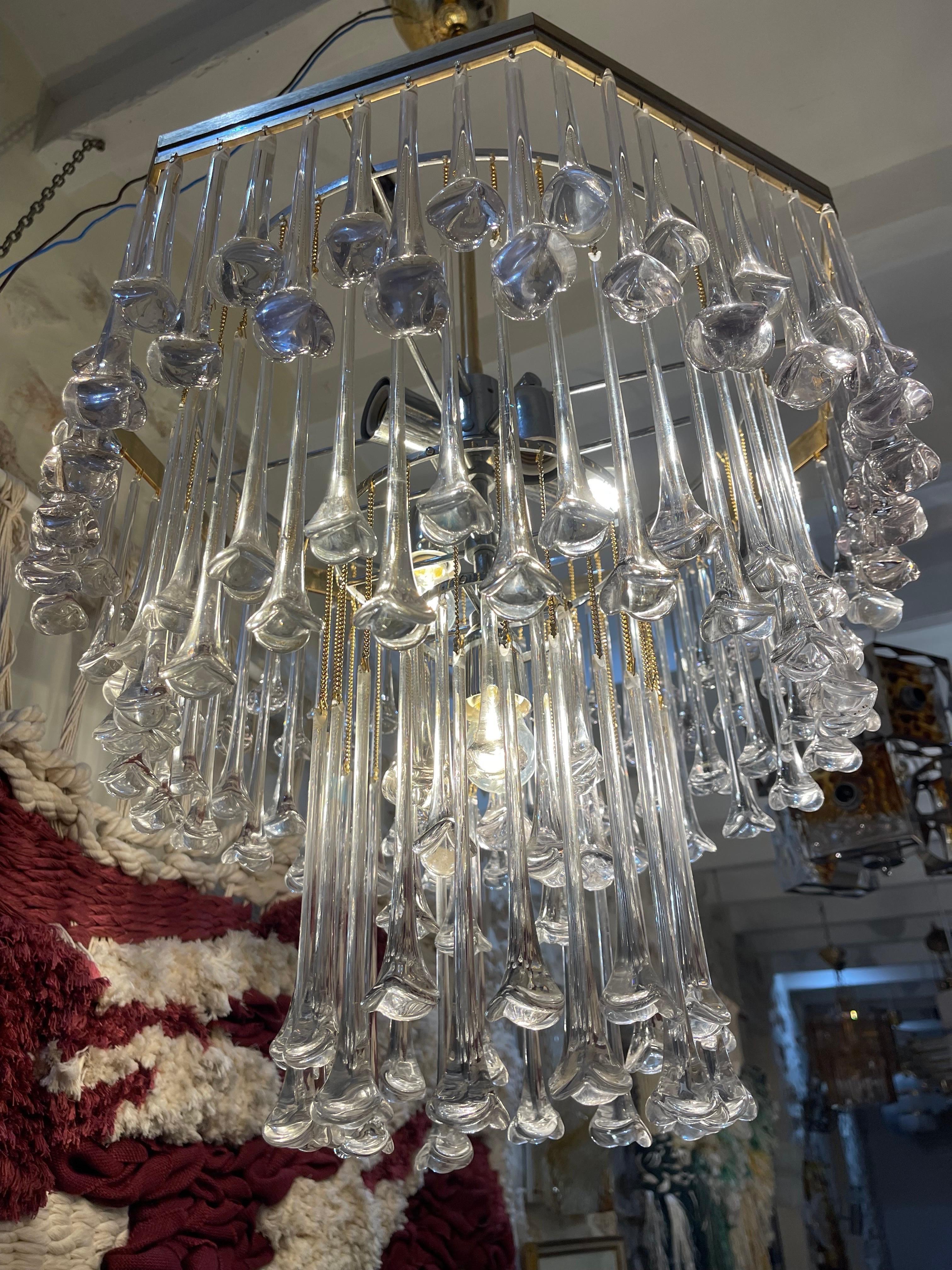 Exceptional Venini chandelier with large Murano Flower Rose glass with gilded gold structure. The design and the quality of the glass make this piece the best of Italian design. 

This unique chandelier by Venini in murano glass is