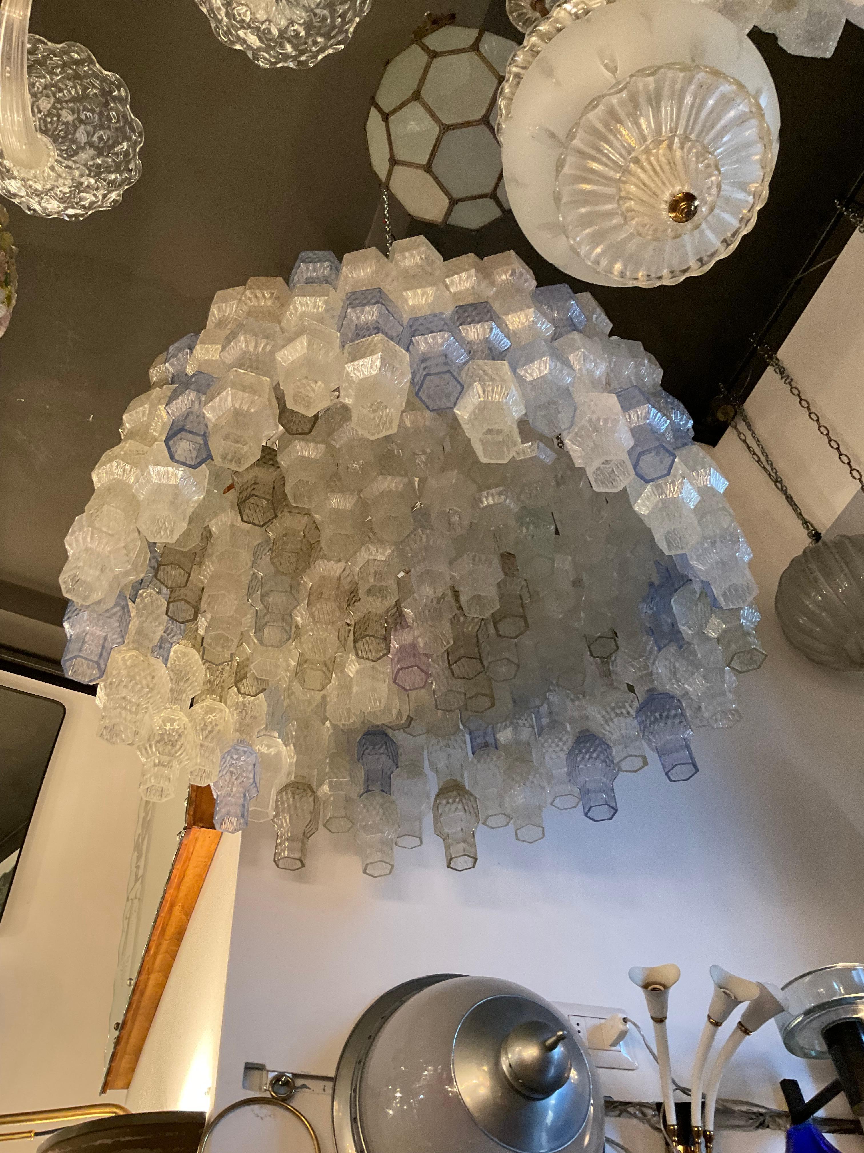 ECCEZIONALE LAMPADARIO VENINI IN VETRO DI MURANO DEL 1950
PROVENIENTE DA UNA VILLA DI COMO IN BUONO stato.......