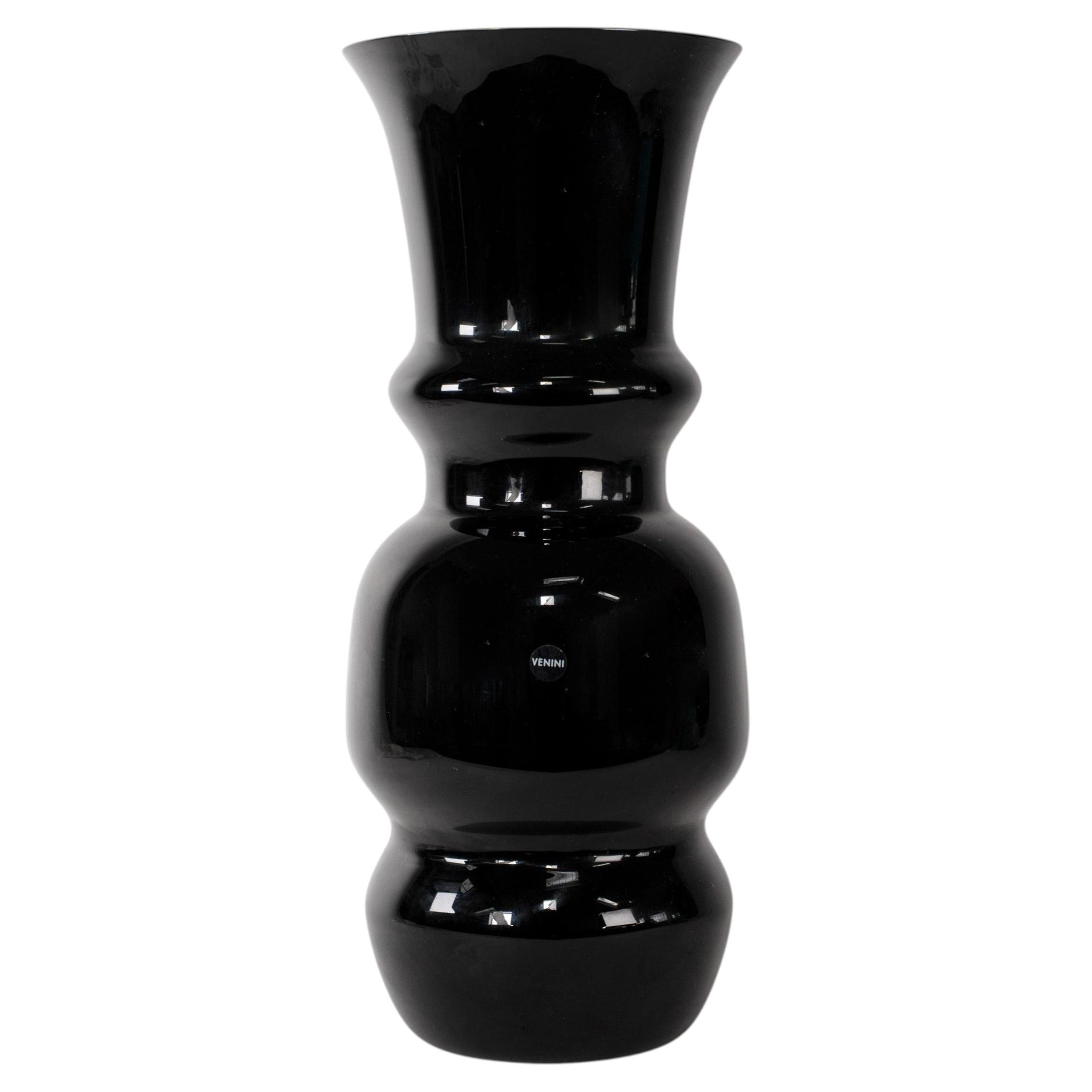 Venini Dogon-Vase, schwarz, Murano-Glas, signiert 2009, hergestellt in Italien im Angebot