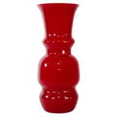 Vase « Dogon » de Venini, en verre de Murano rouge, signé 2009, fabriqué en Italie