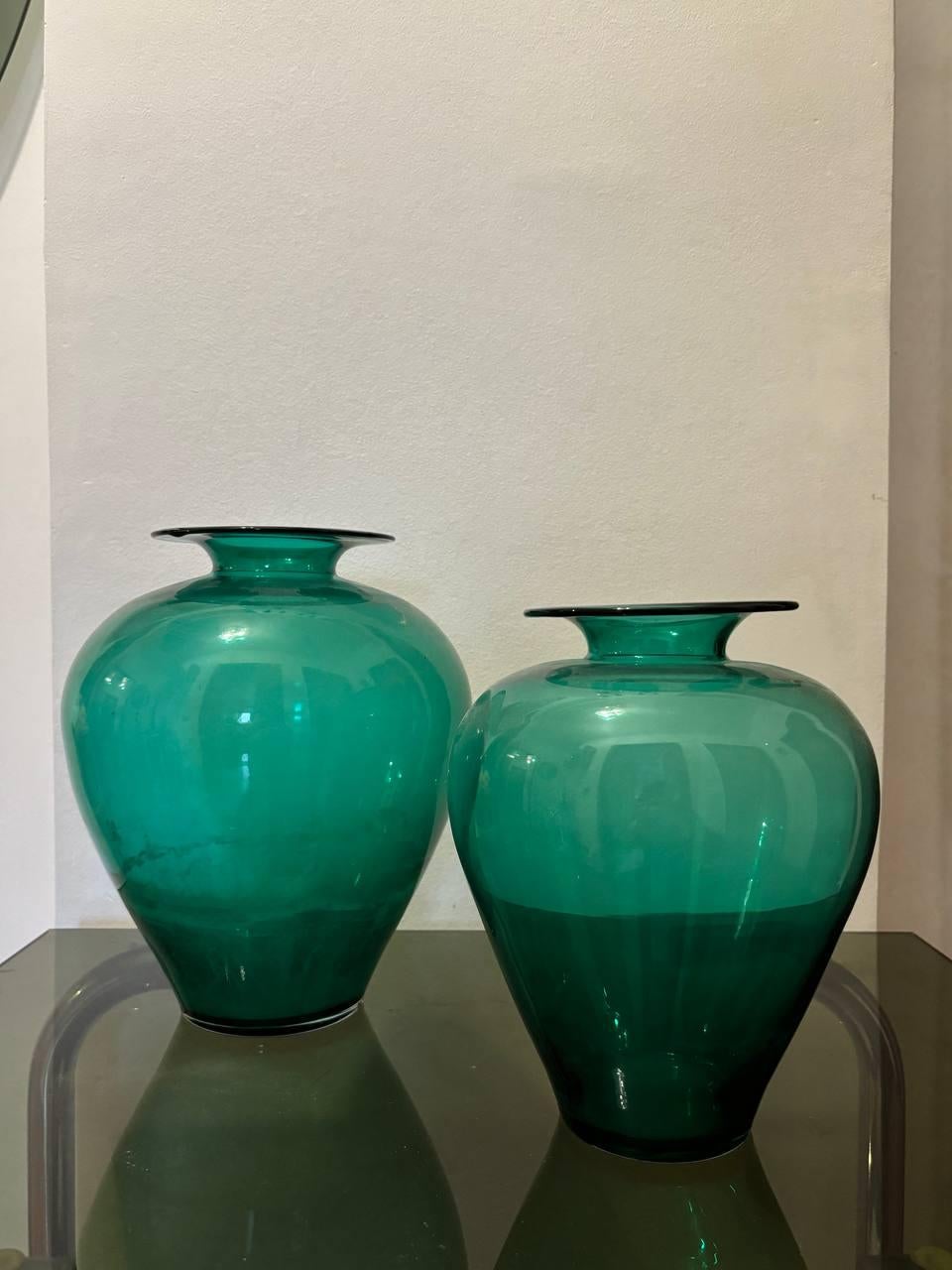 Italian Venini, elegante coppia di vasi in vetro di murano 1960 in vendita