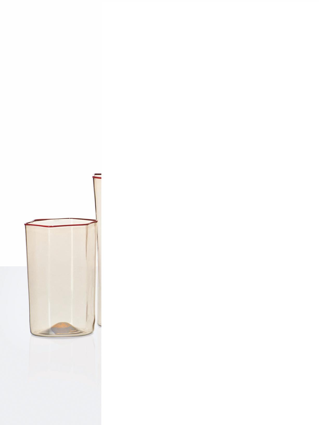 Esagonale glass glass collection, designed by Carlo Scarpa and manufactured by Venini, originally designed in 1932, consists of three glasses and a decanter. Esagonale Acqua / water: Ø 7.3 cm, H 10.5 cm

Other items available in the