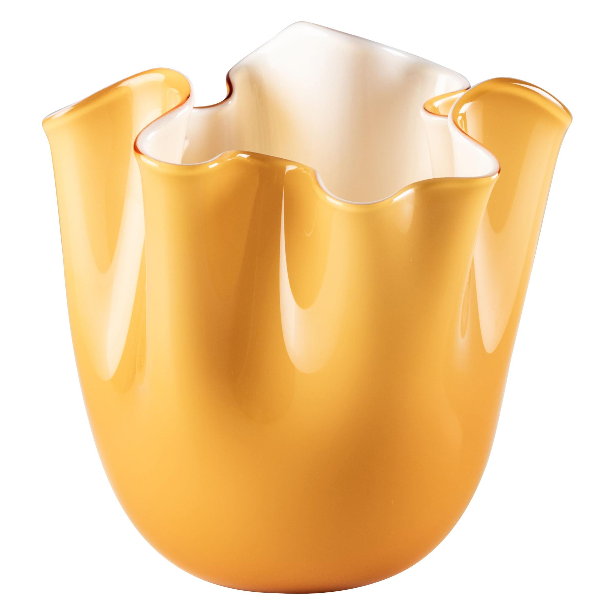 Venini Fazzoletto, Opalino-Vase aus Bernstein-/Milchweißem Muranoglas im Angebot