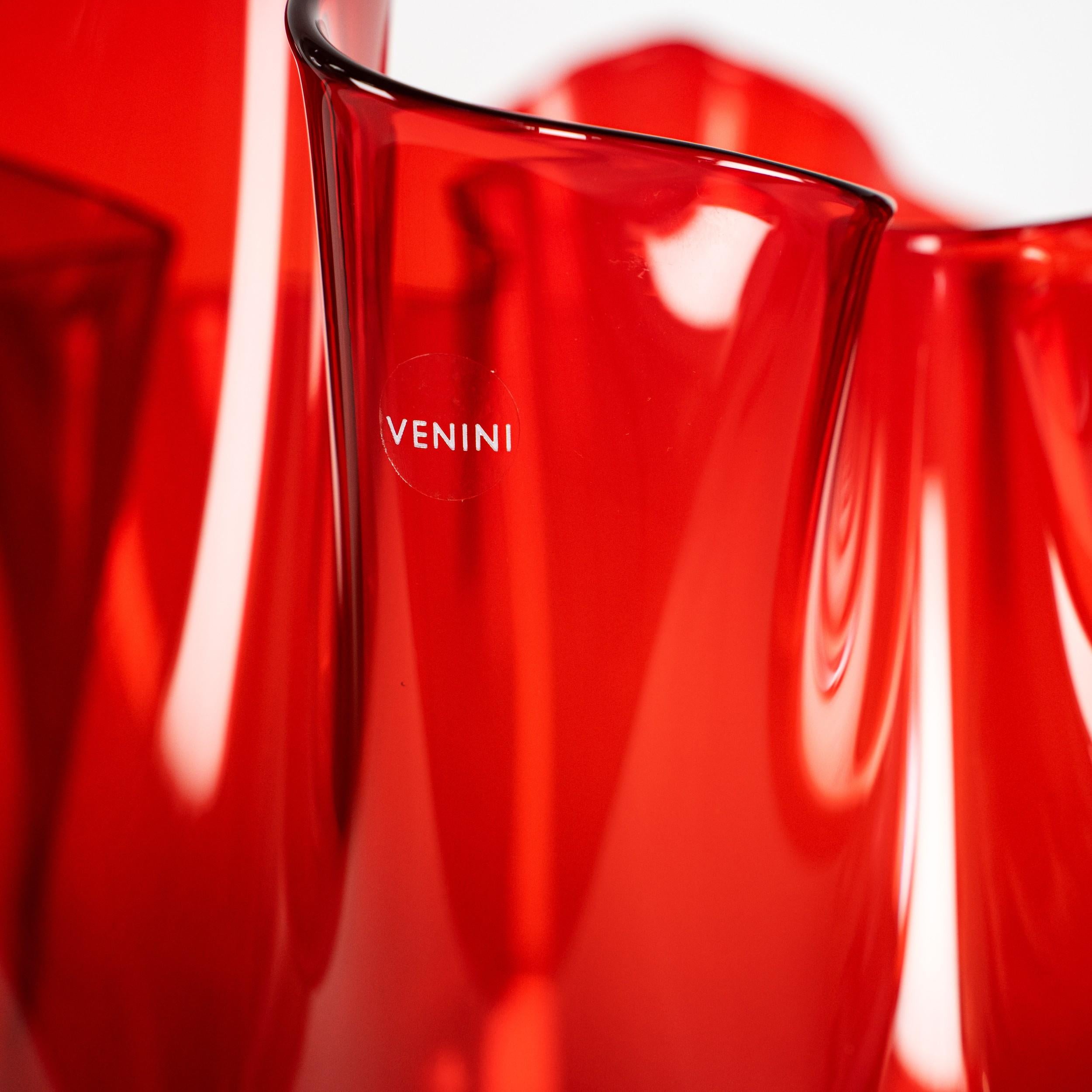 VENINI Fazzoletto Red Murano Glass Signed 2005, handmade in Italy (Italienisch) im Angebot