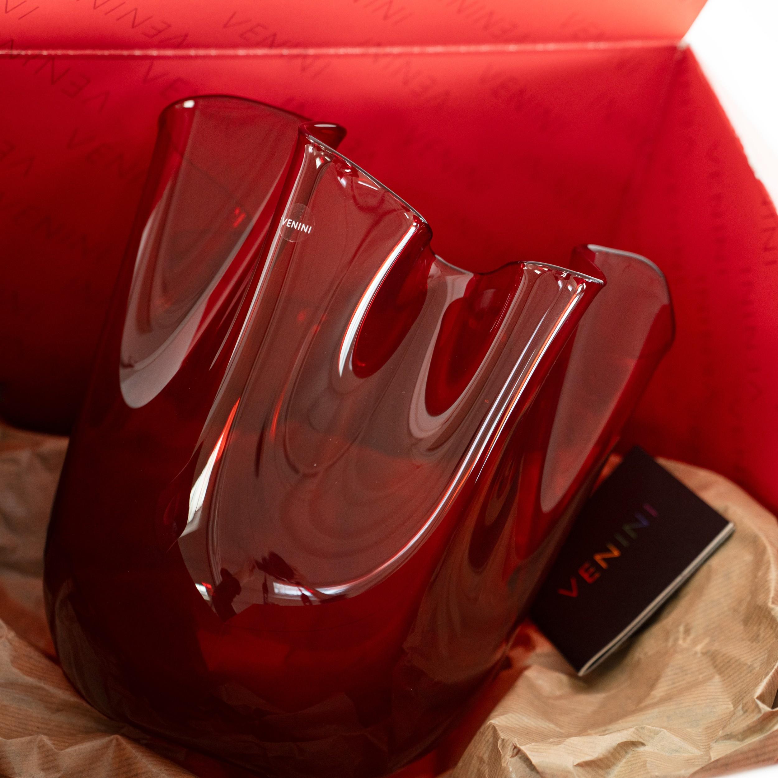 VENINI Fazzoletto Red Murano Glass Signed 2005, handmade in Italy (21. Jahrhundert und zeitgenössisch) im Angebot