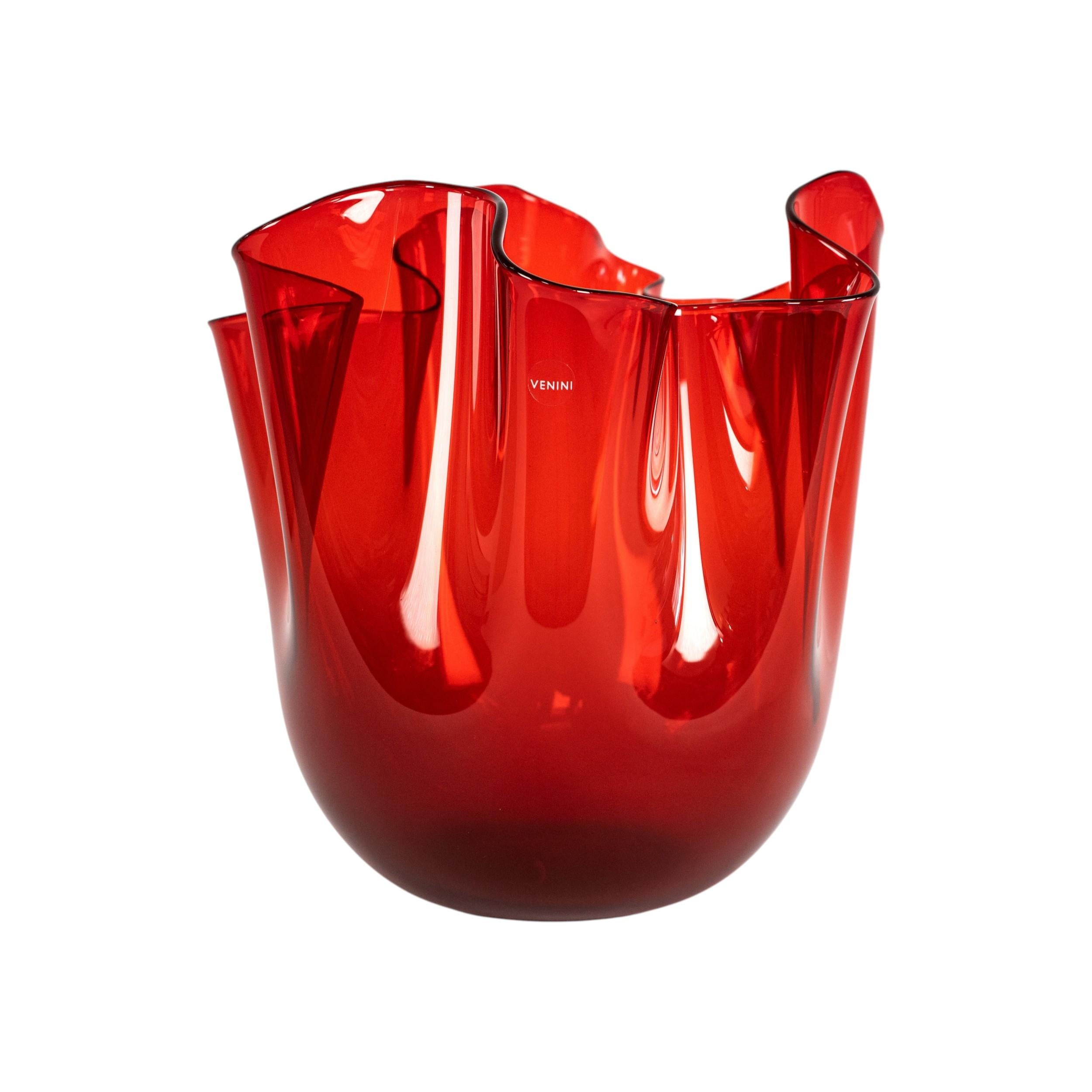 VENINI Fazzoletto Red Murano Glass Signed 2005, handmade in Italy (Geblasenes Glas) im Angebot