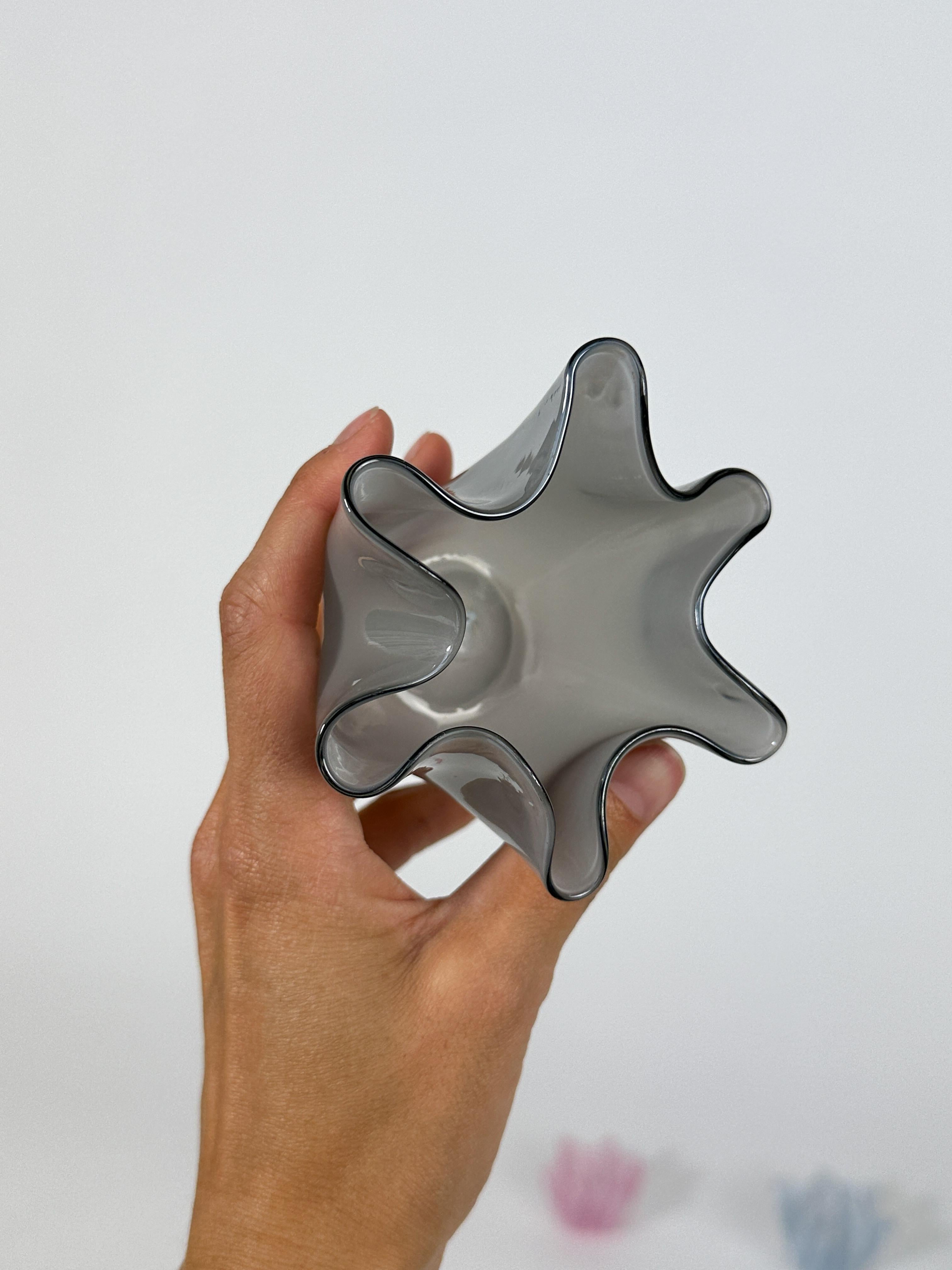 Venini Fazzoletto-Vase Paolo Venini & Fulvio Bianconi Opalino Murano 1950er Jahre (Moderne der Mitte des Jahrhunderts) im Angebot
