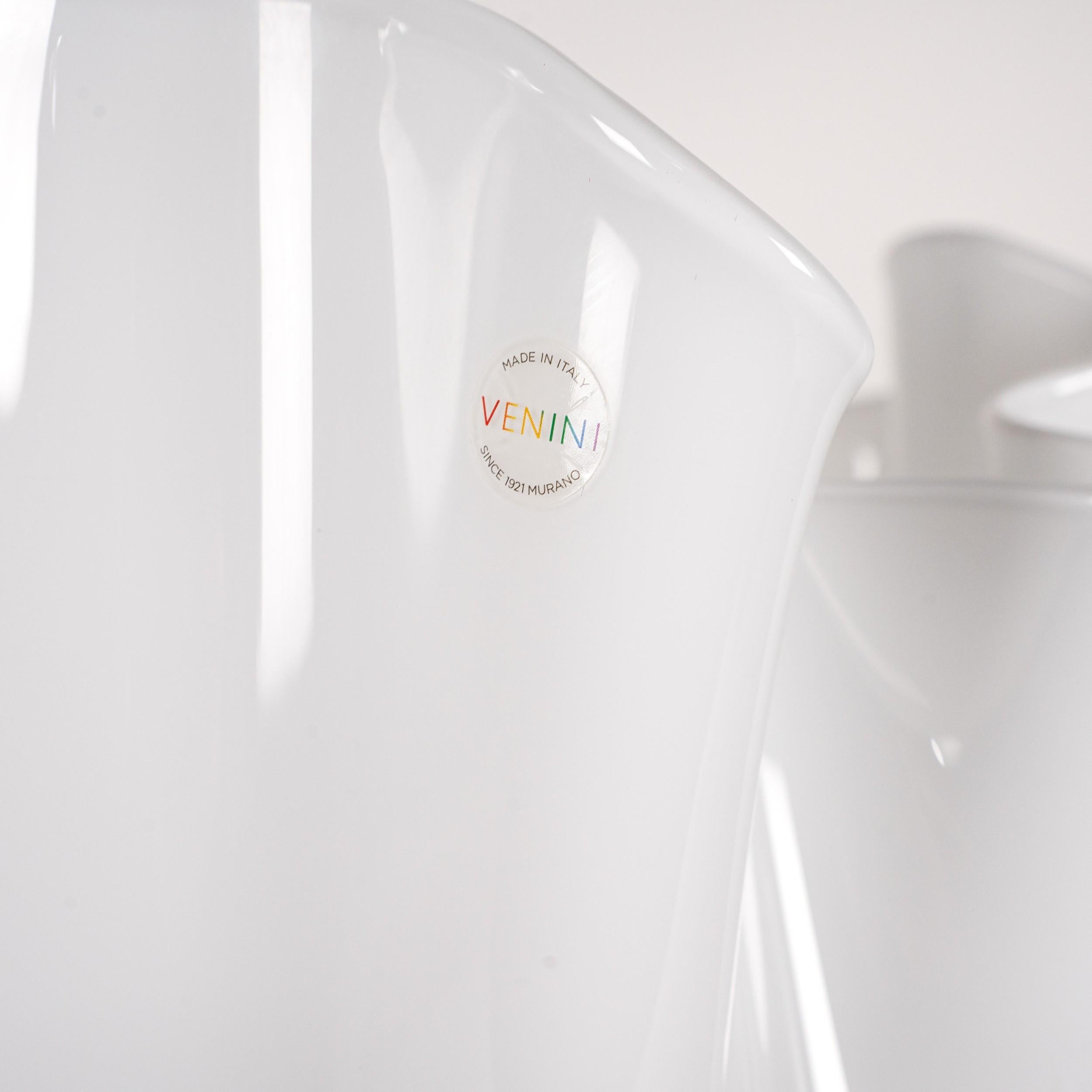 Mid-Century moderno VENINI Fazzoletto Bianco in vetro di Murano firmato 2014, fatto a mano in Italia in vendita