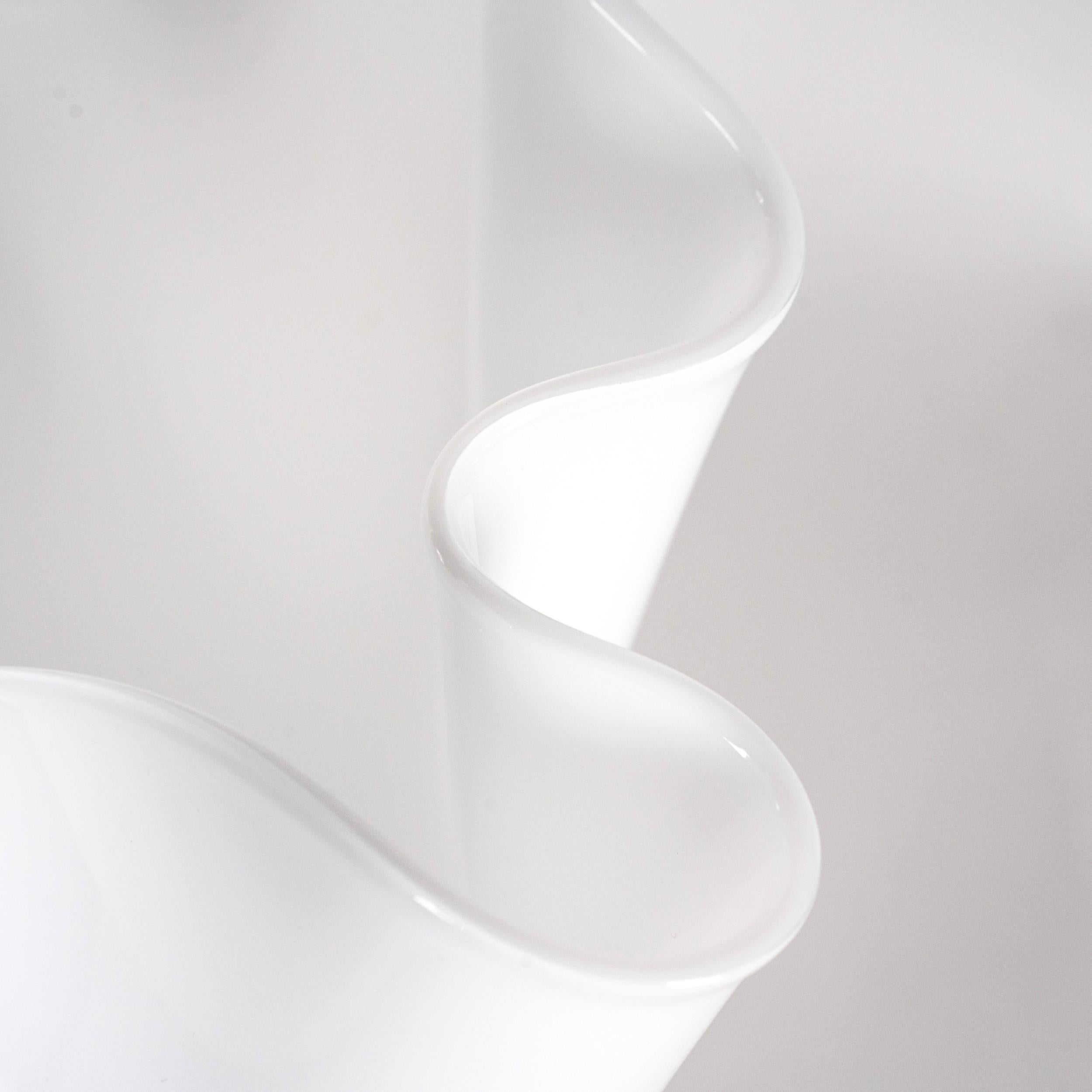 VENINI Fazzoletto Bianco in vetro di Murano firmato 2014, fatto a mano in Italia In condizioni ottime in vendita a Venezia, IT