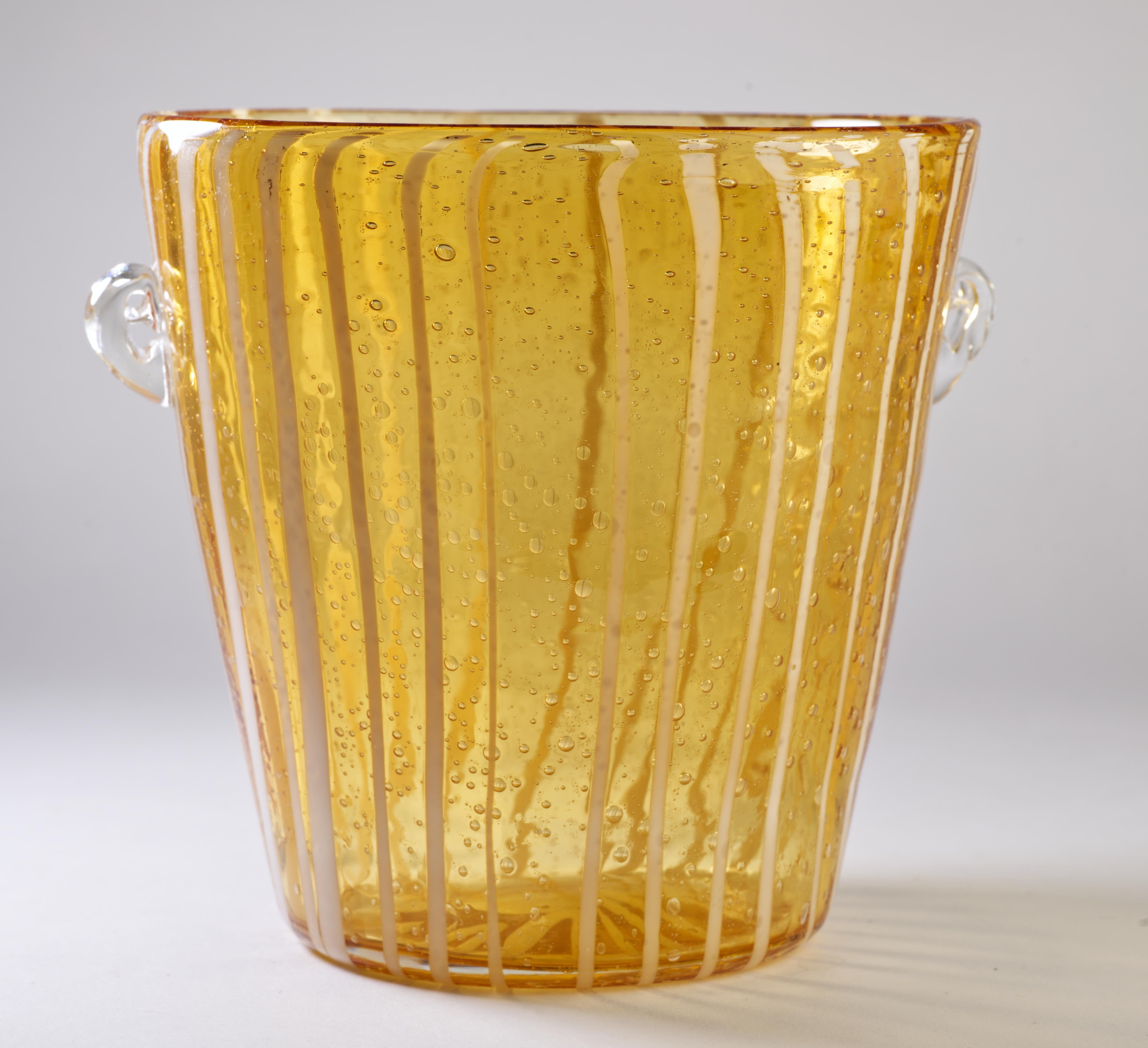 Venini para Disaronno Cubitera de vidrio fundido ámbar y blanco, Murano Italia Posmoderno en venta