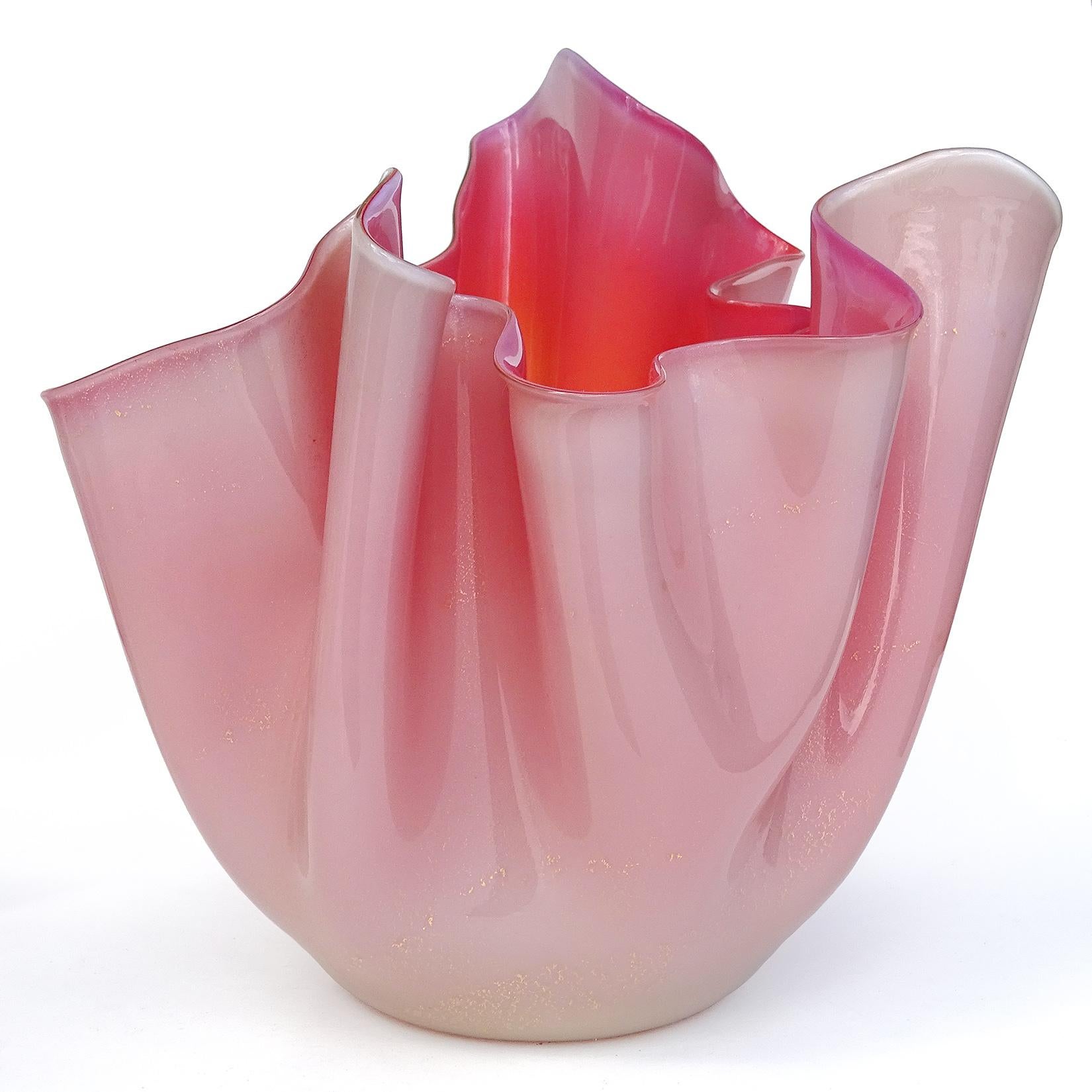 Venini Fulvio Bianconi Murano Pink Incamiciato Italian Art Glass Fazzoletto Vase In Good Condition For Sale In Kissimmee, FL