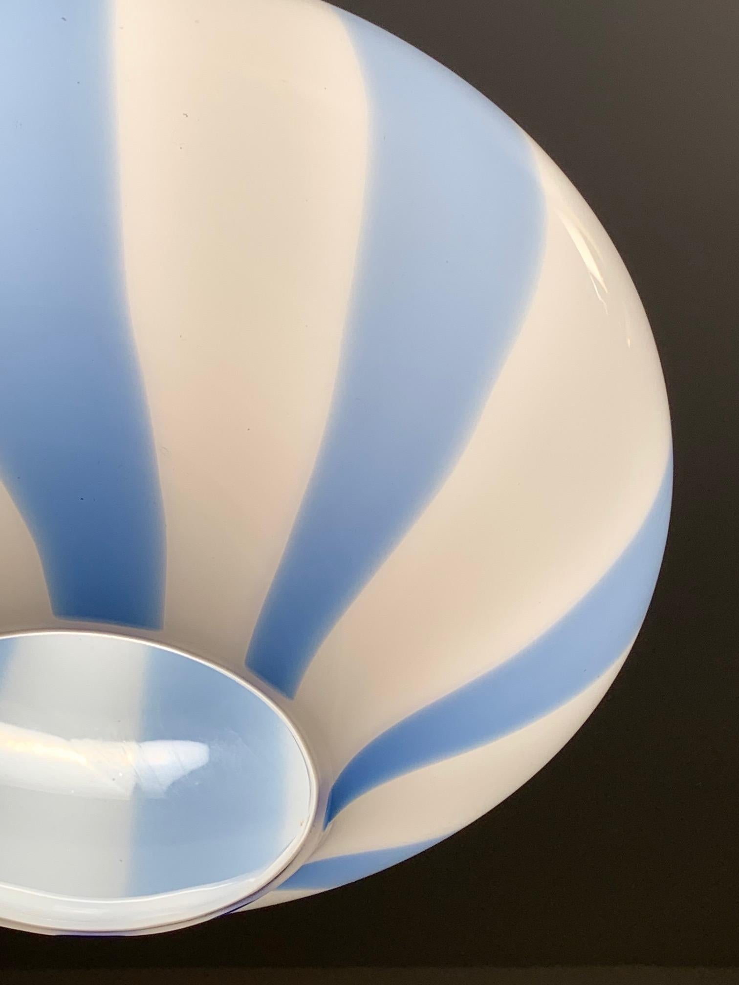 Venini Glass Onion Pendant Lamp In Good Condition In St.Petersburg, FL