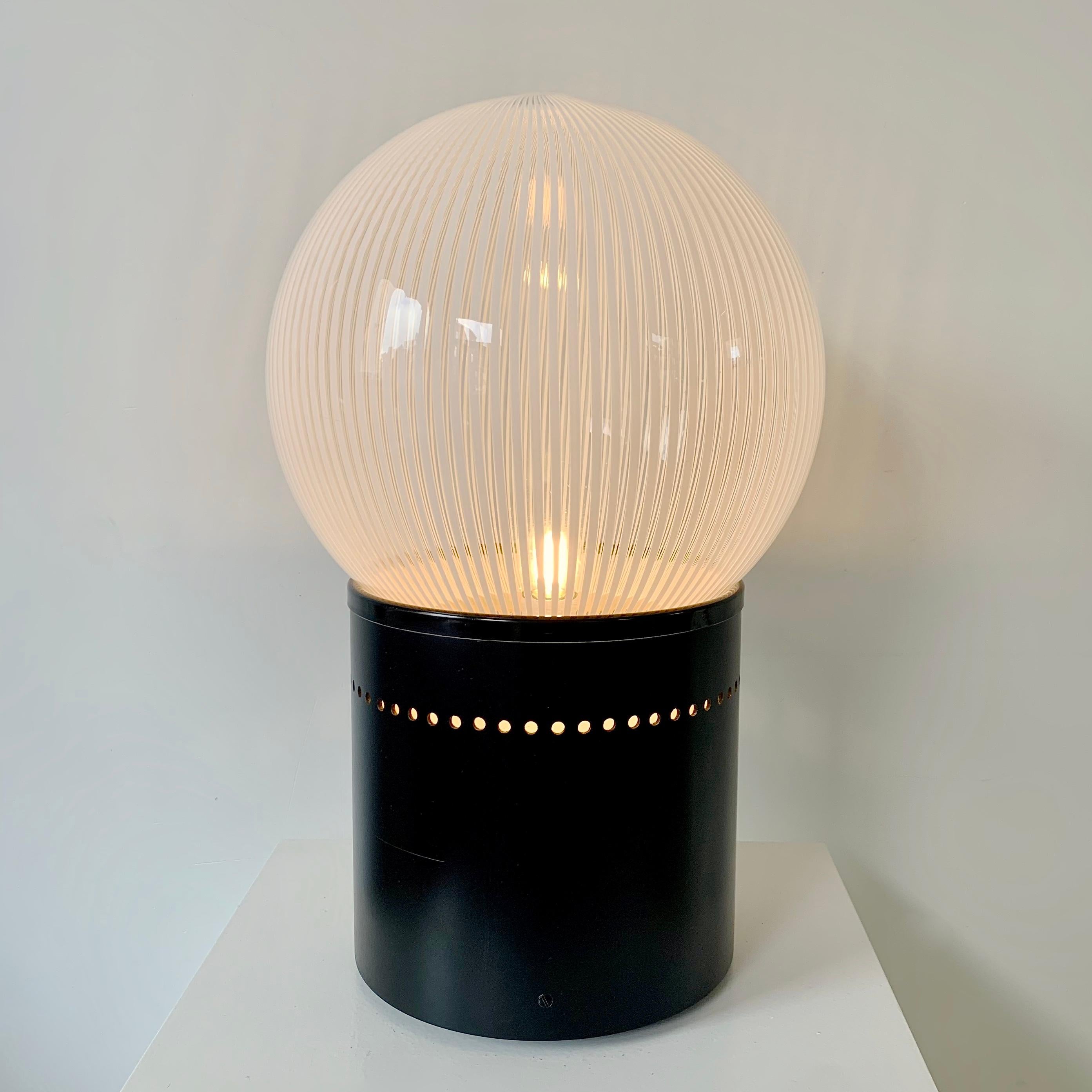 Mid-Century Modern Lampe de table en verre strié Venini, vers 1960, Italie. en vente