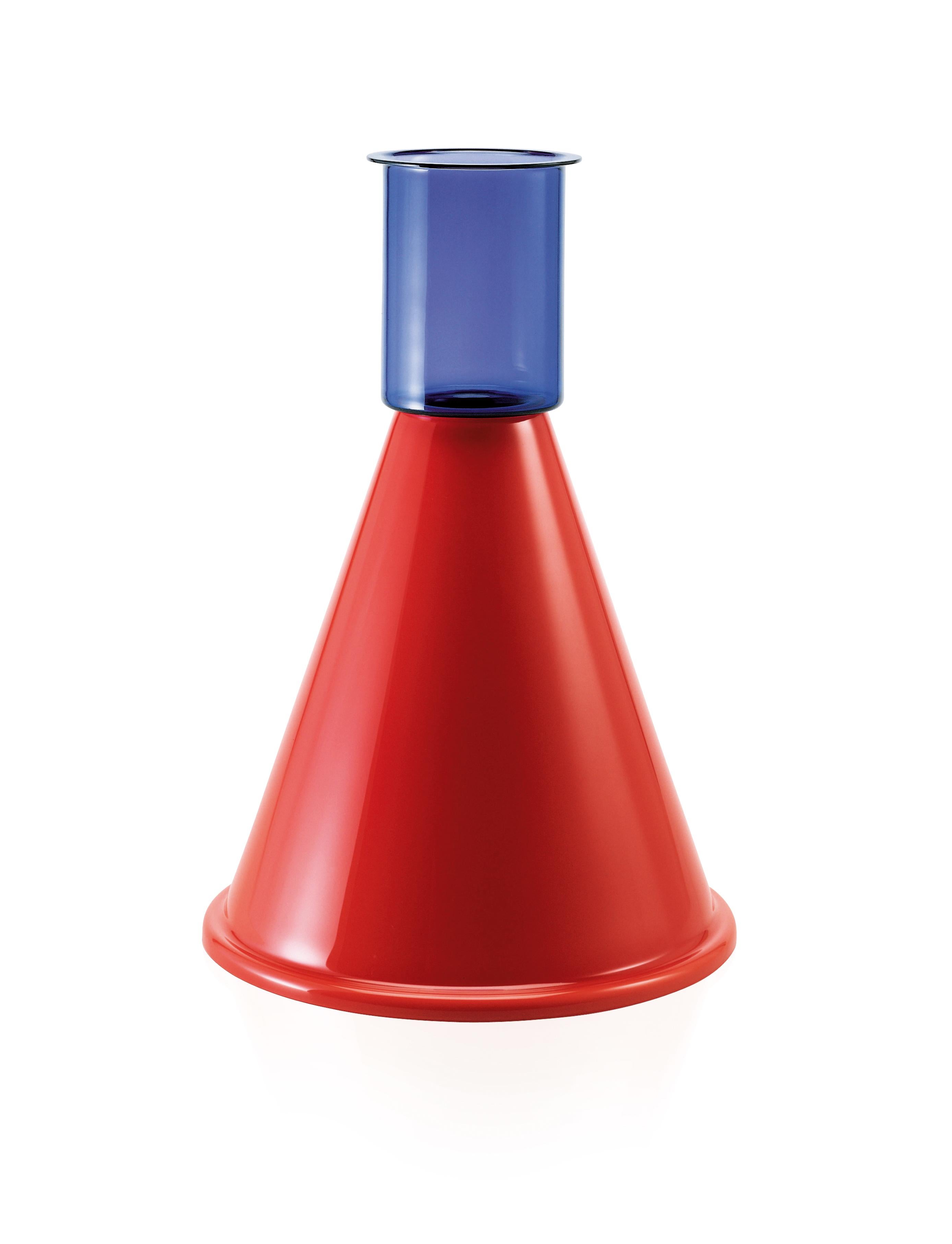 Venini geometric glass vase with angular body in midnight blue and red designed by Ettore Sottsass in 2001. Perfect for indoor home decor as container or strong statement piece for any room. Limited production of only 99 pieces.

Dimensions: 36 cm