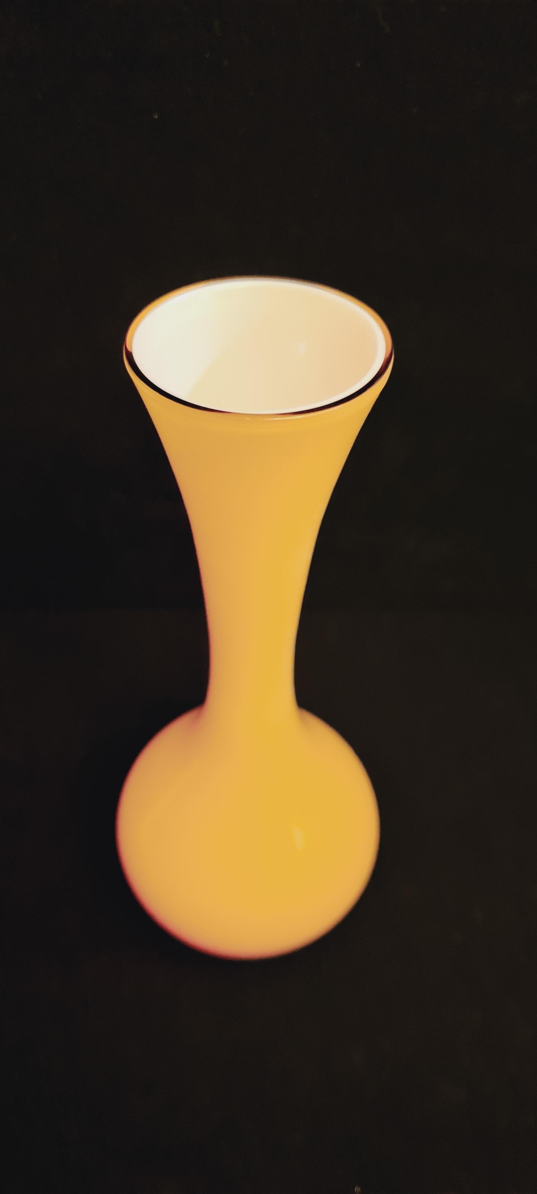 Idria vase in amber Murano glass by Vetri Venini. 
