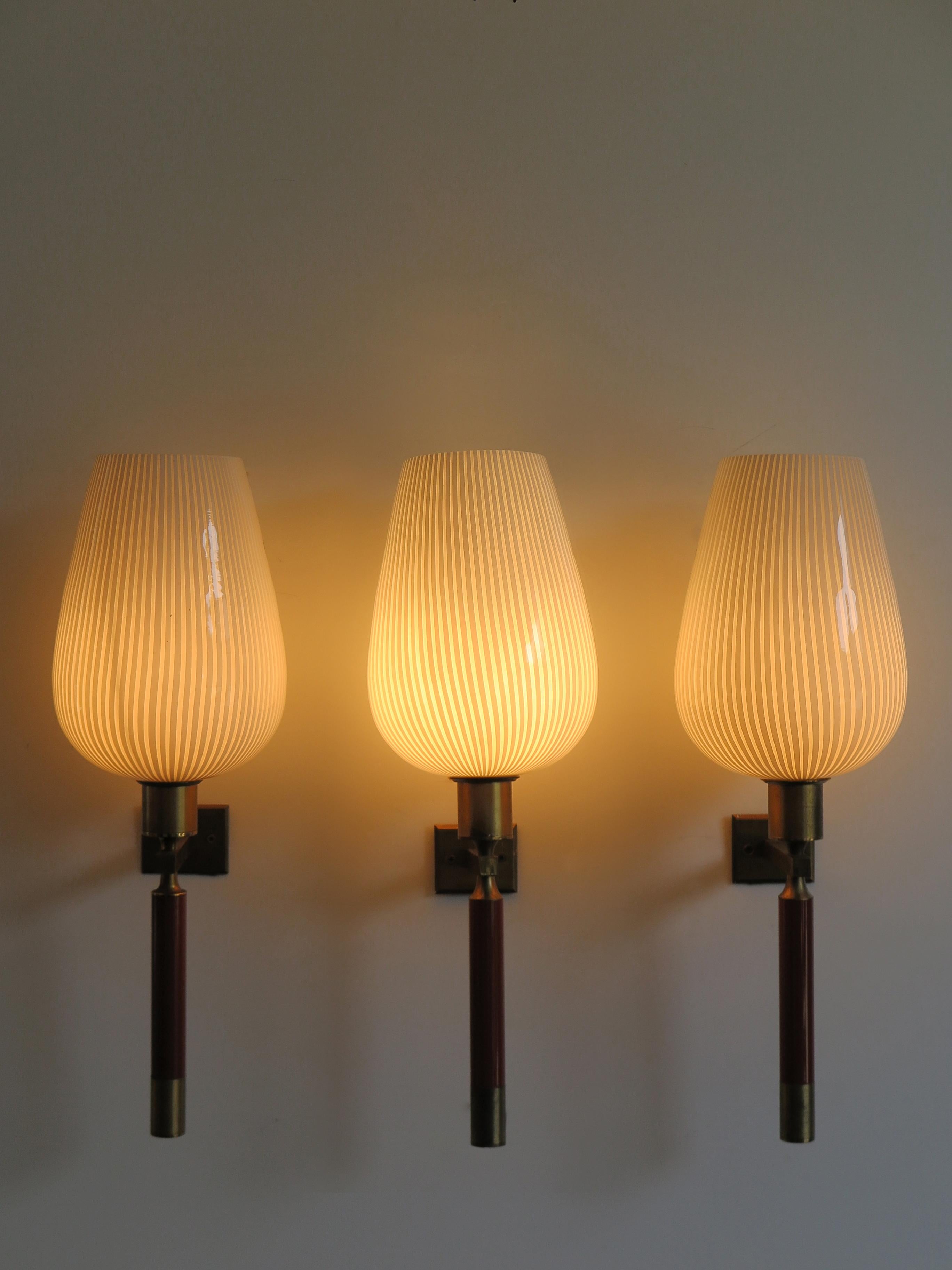 Mid-Century Modern design large Italian sconces wall lamps produced by Venini with blown glass and brass mount, Italy 1950s.
Please note that the lamps are original of the period and this shows normal signs of age and use.
