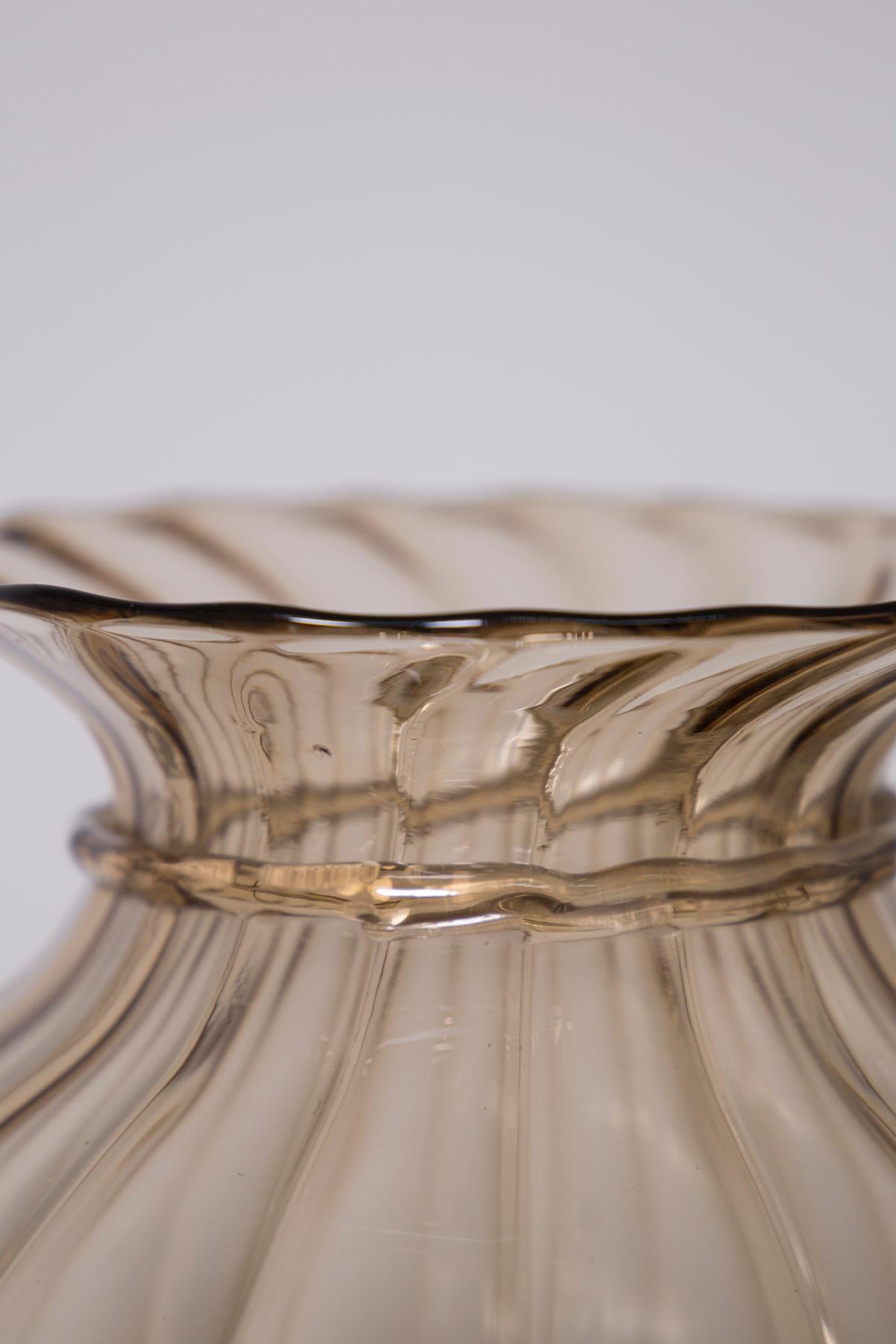 Mid-Century Modern Venini Italian Vase in Murano Brown Glass, Signed 1925
