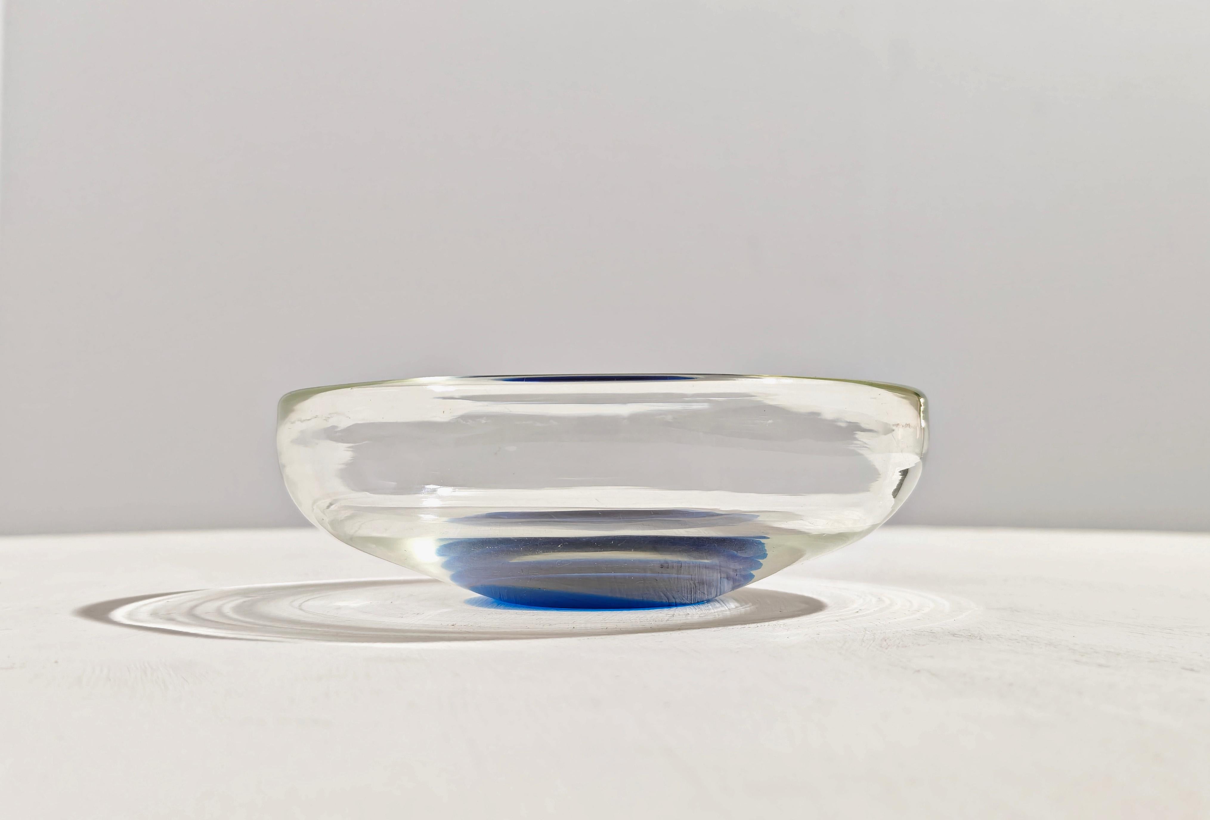 Venini Italy 85s farbloses Murano Glas Schale mit blauer Dekoration Mitte des Jahrhunderts (Moderne der Mitte des Jahrhunderts) im Angebot