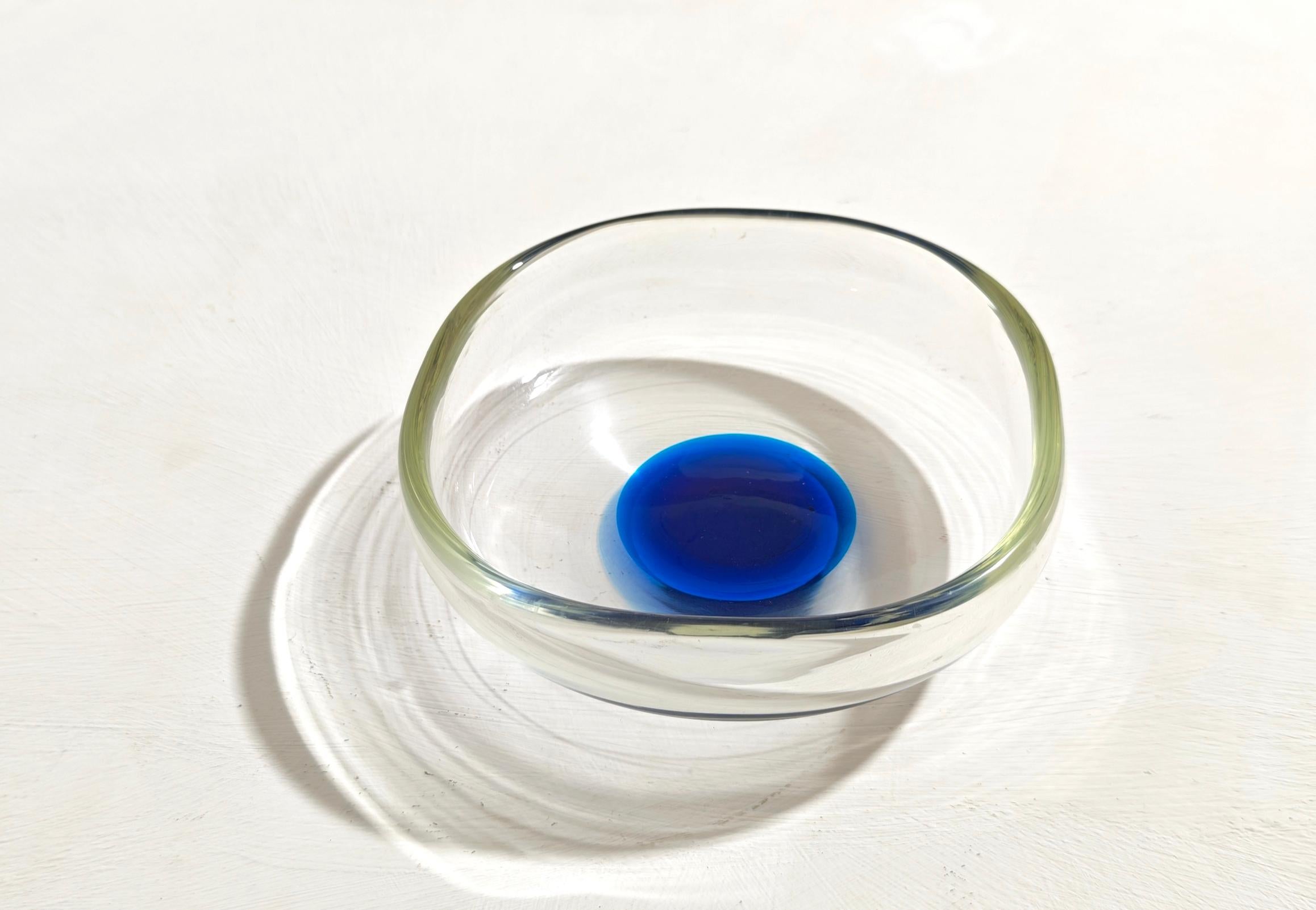 Venini Italy 85s farbloses Murano Glas Schale mit blauer Dekoration Mitte des Jahrhunderts im Angebot 2
