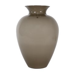 Vase VENINI Labuan 90e anniversaire, en verre de Murano gris taupe et blanc, signé 2012