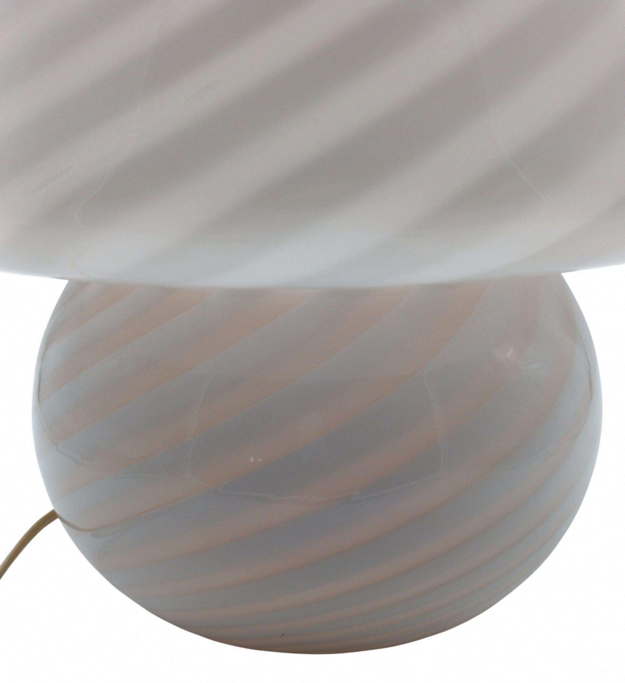 Venini Lampada da Tavolo a Fungo in Vetro di Murano, Italia Años 70 Italiano en venta