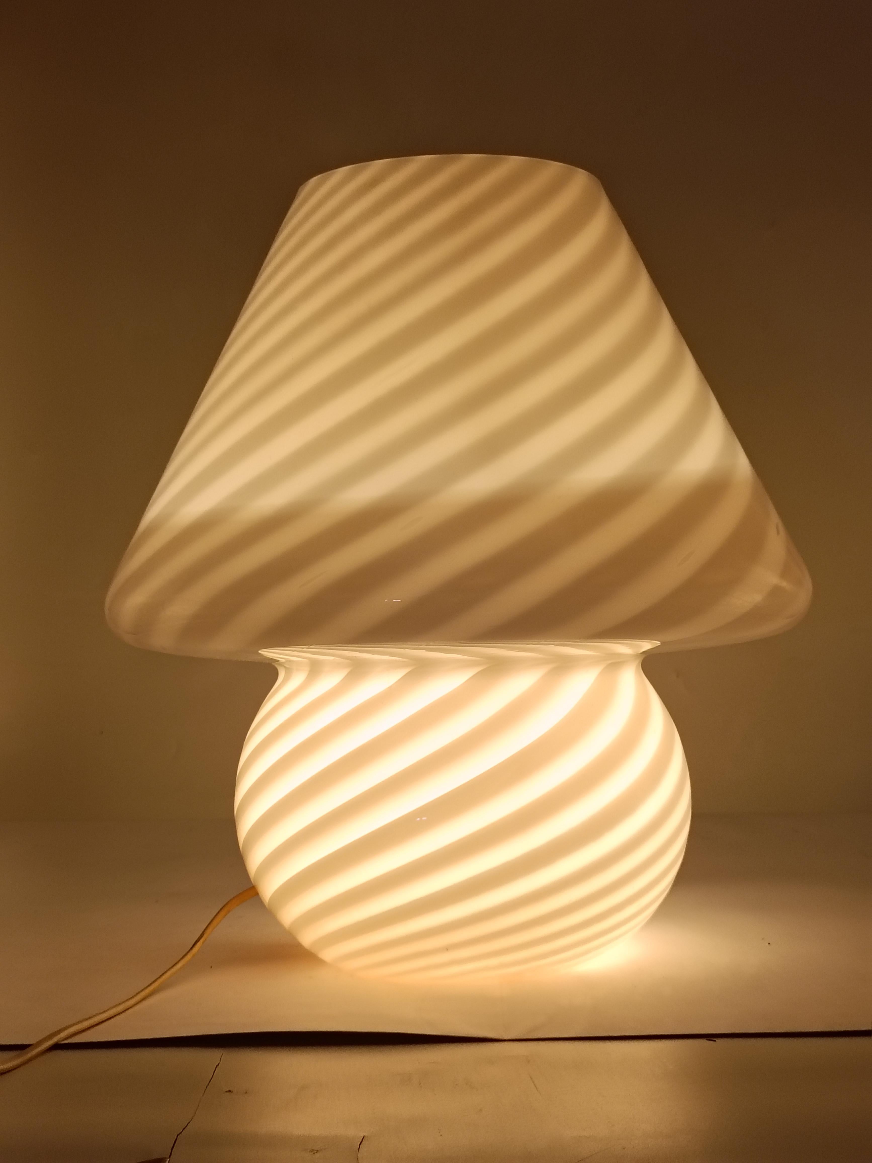 Venini Lampada da Tavolo a Fungo in Vetro di Murano, Italia Años 70 finales del siglo XX en venta