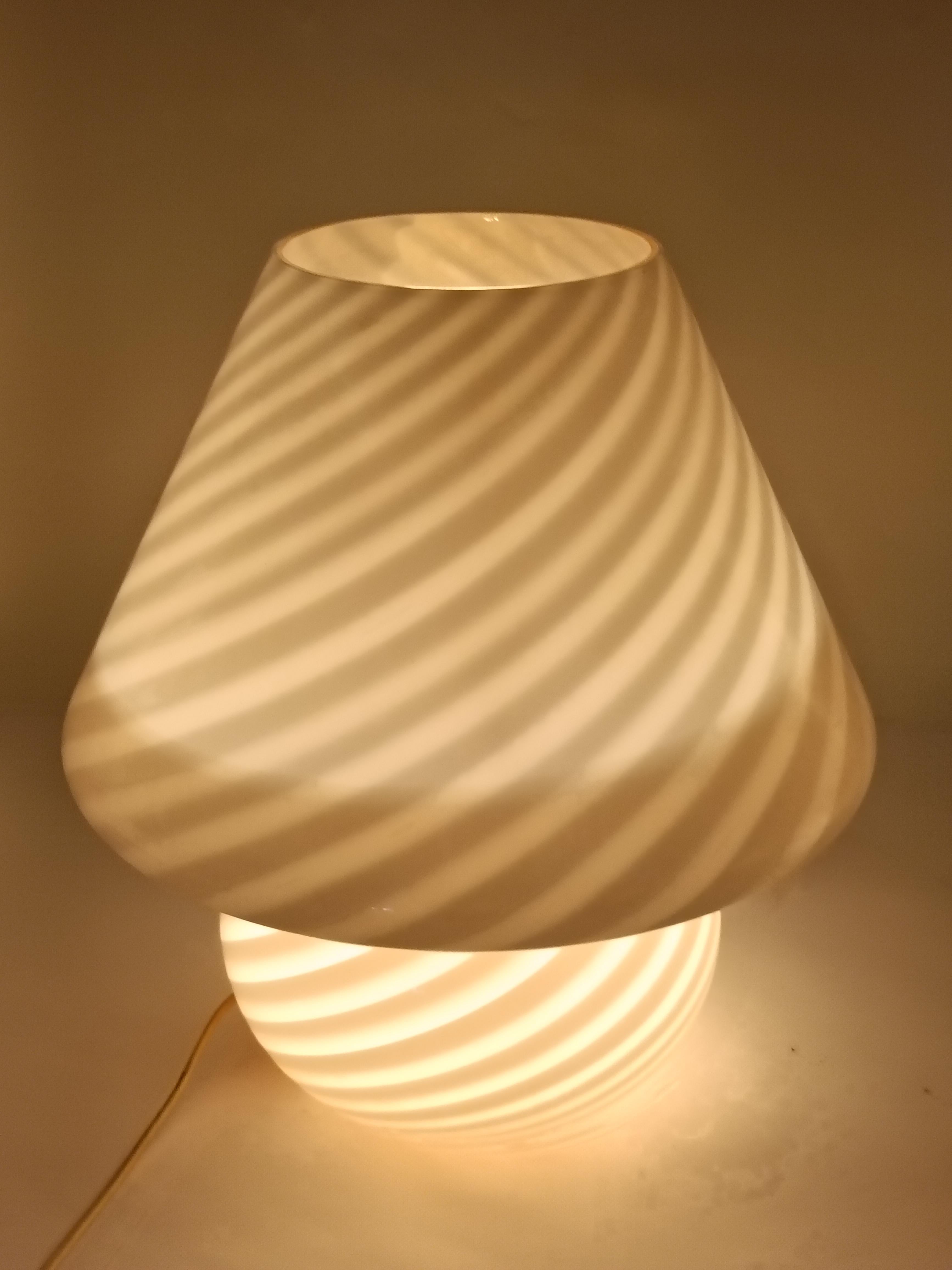 Venini Lampada da Tavolo a Fungo in Vetro di Murano, Italia Años 70 Cristal de Murano en venta