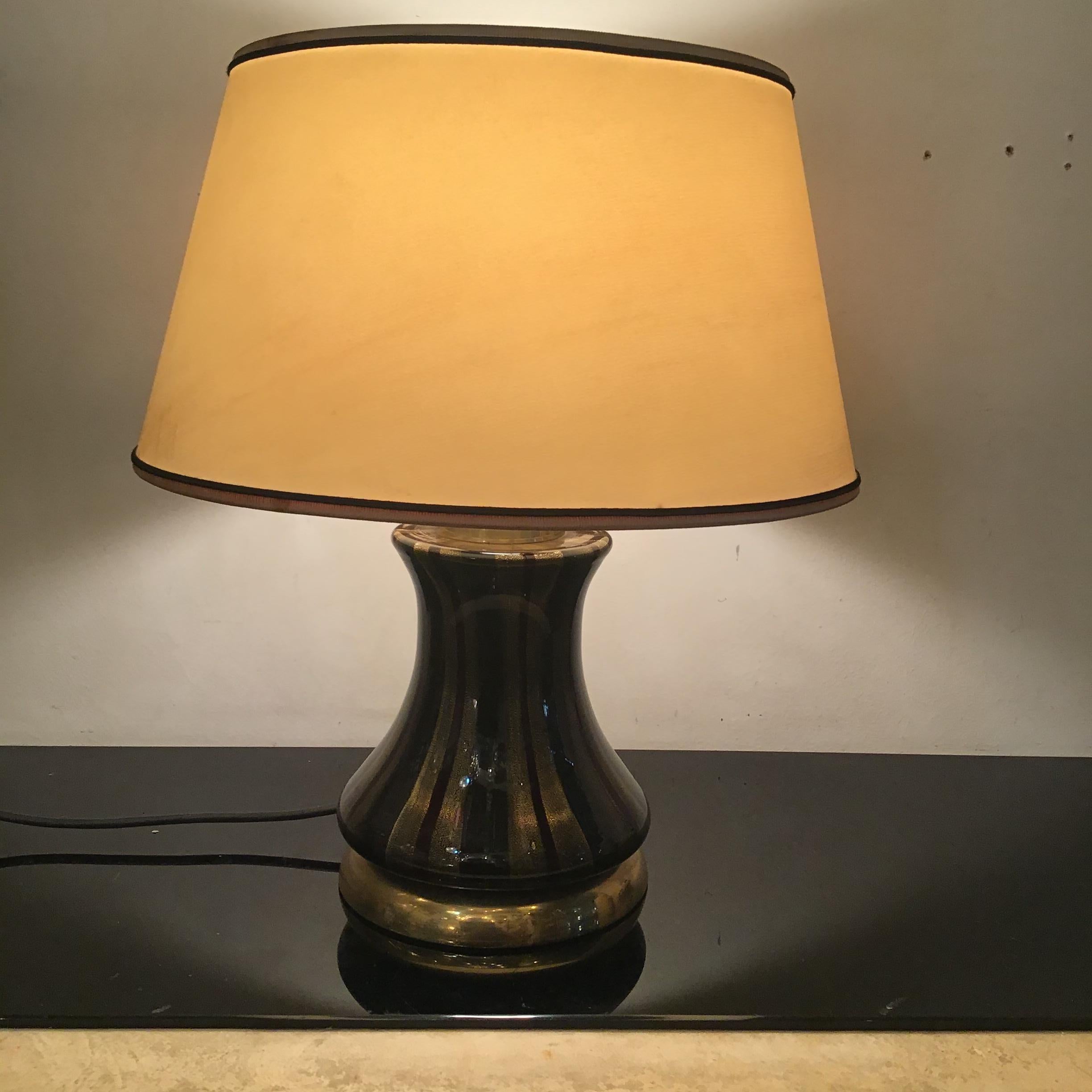 Autre VENINI Lampe de table en laiton Verre de Murano Abat-jour en tissu 1950 Italie  en vente