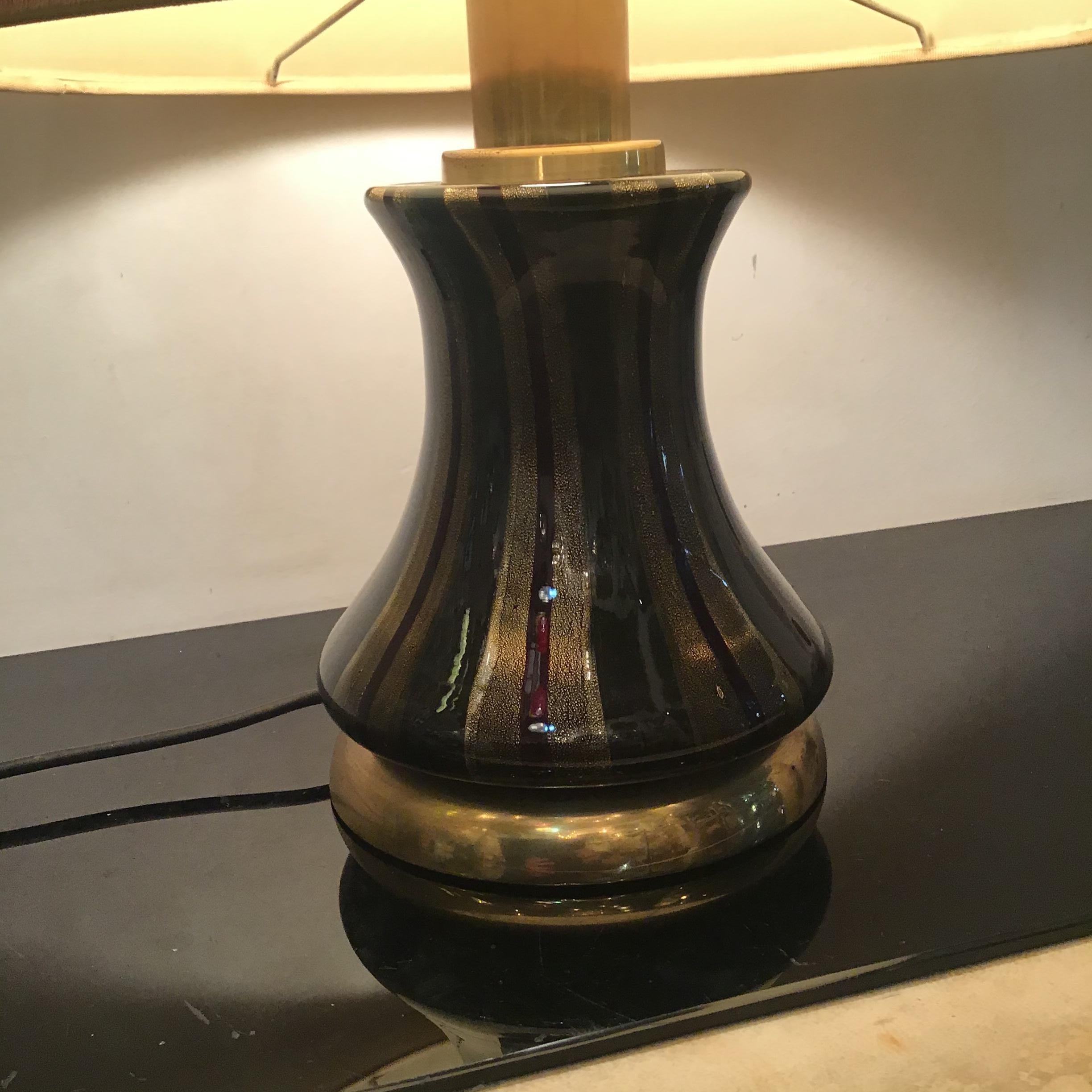 Mid-20th Century VENINI Lampe de table en laiton Verre de Murano Abat-jour en tissu 1950 Italie  en vente
