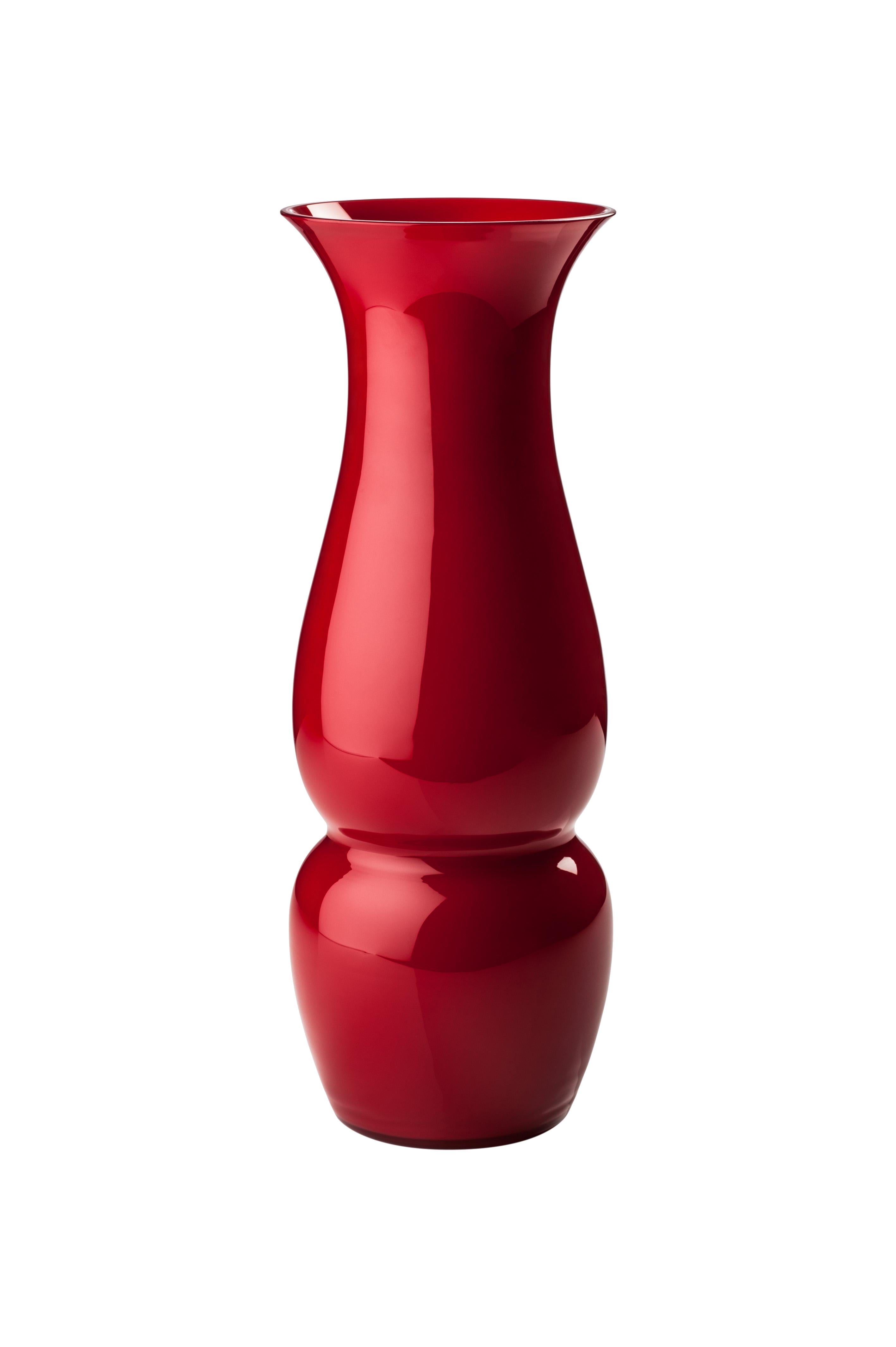 Venini glass vase with elongated body and funnel shaped neck in red designed by Leonardo Lanucci in 2016. Perfect for indoor home decor as container or strong statement piece for any room. Also available in other colors on 1stdibs.

Dimensions: