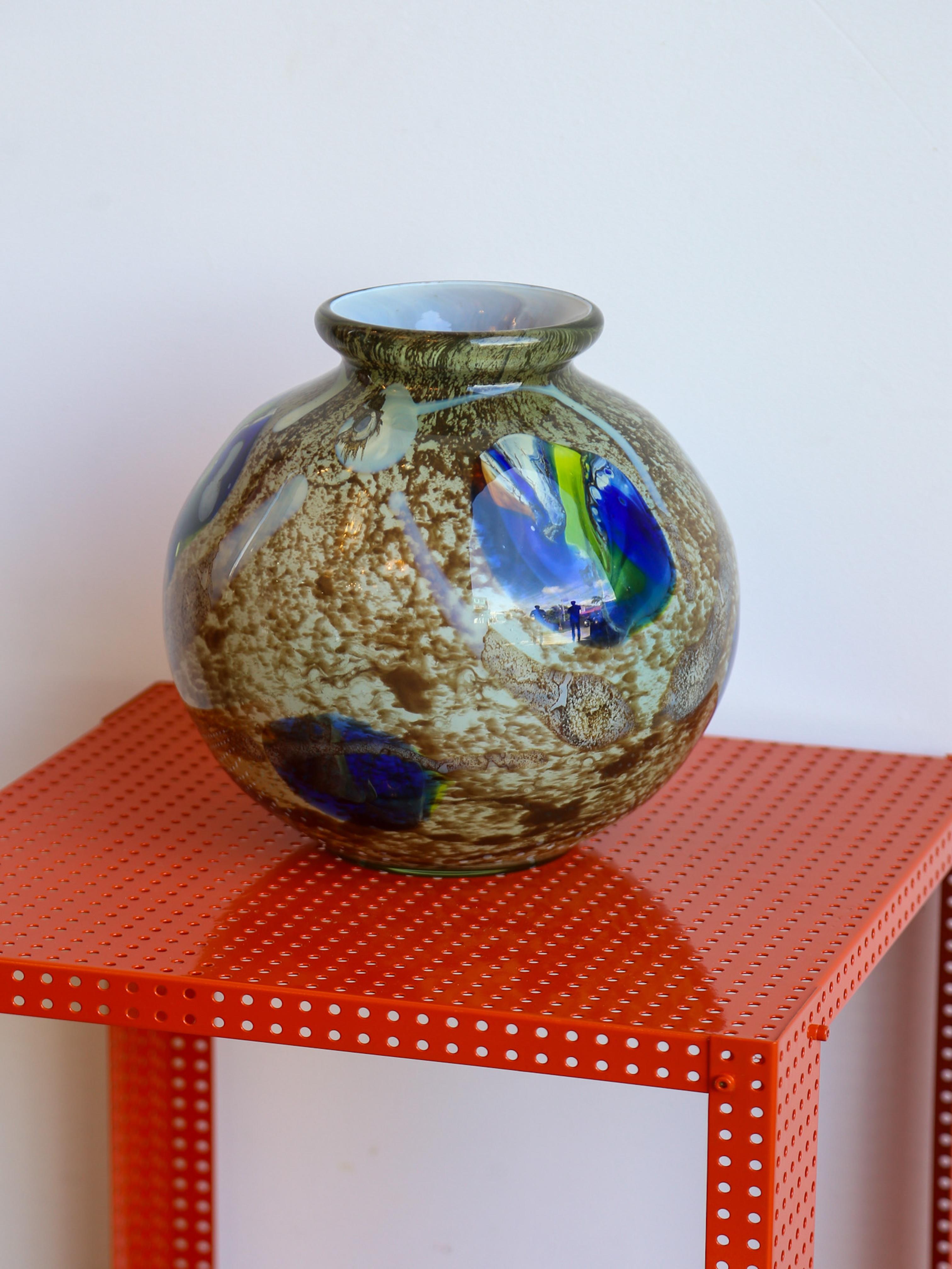 Mid-Century moderno Vaso sferico grande in vetro di Murano di Venini del 1907 in vendita