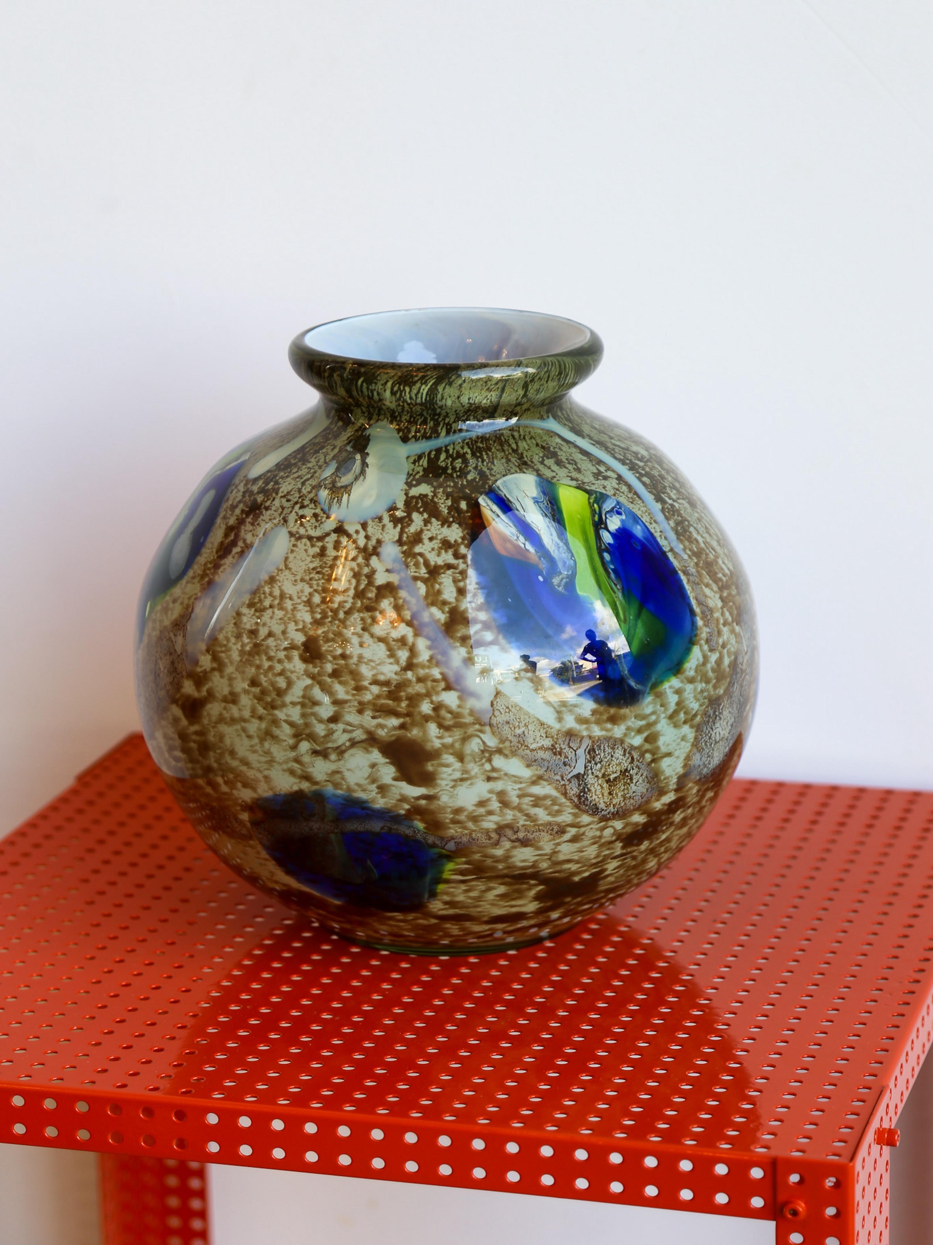 Italiano Vaso sferico grande in vetro di Murano di Venini del 1907 in vendita