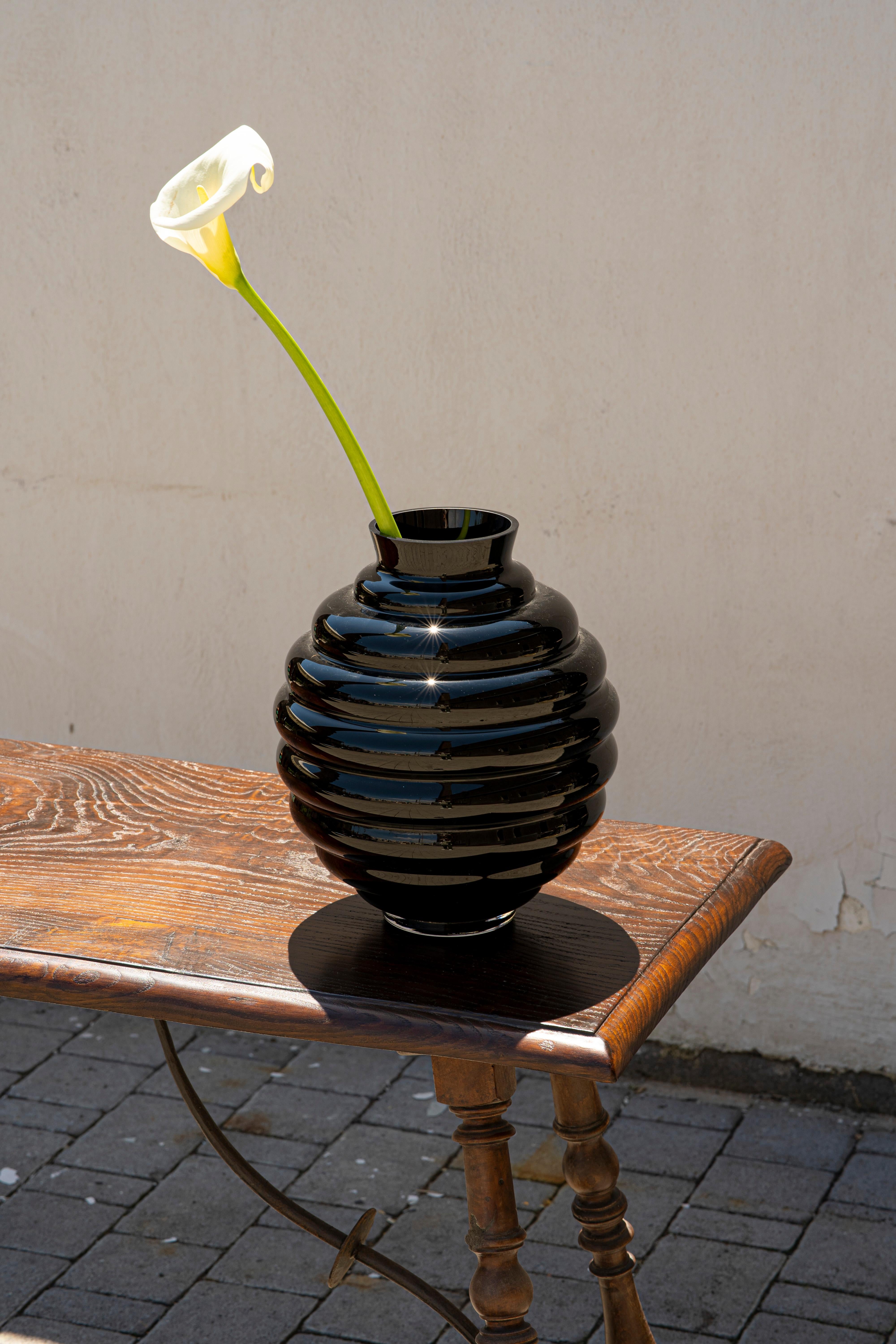 In-Style of Venini 1970s Black Opaline Blown Glass Vase In Good Condition For Sale In Catania, CT