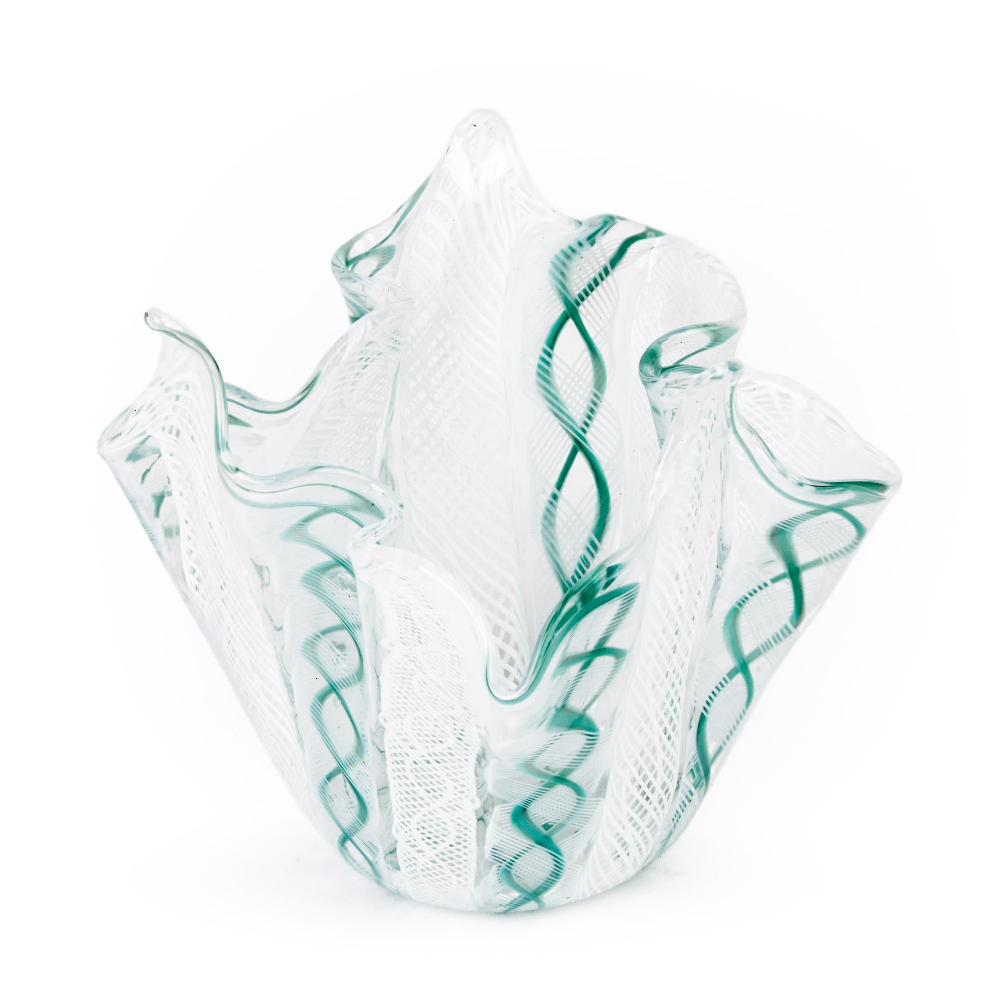 Vase en verre d'art Venini Fazzoletto Hankerchief du milieu du siècle dernier Bon état - En vente à Bishop's Stortford, Hertfordshire