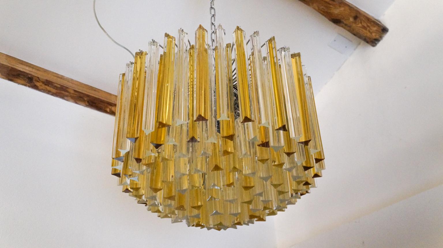 Murano blown glass chandelier with 157 elements in crystal and amber, nickel finish structure and six lights E26 / E27.
This fantastic work has 72 elements of cm 28 (inches 11,08) plus 85 elements of 10 cm (inches 3,93).
The elements of this