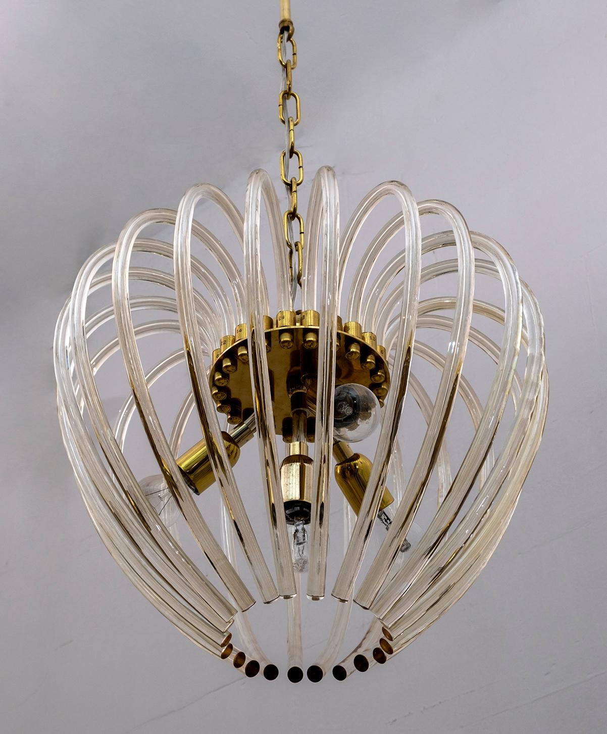 Venini Mid-Century Modern Italian Murano Glass and Brass Chandelier, 1950s In Good Condition For Sale In Puglia, Puglia