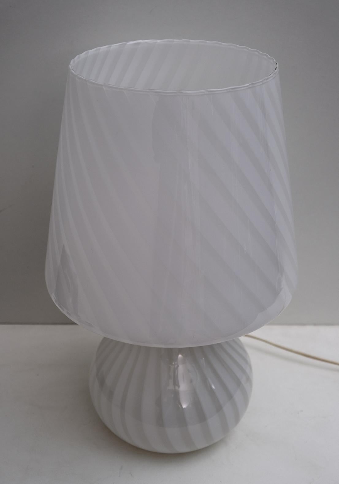 Late 20th Century Venini Mid-Century Modern Italian Murano Glass Mushroom Table Lamp, 1970s